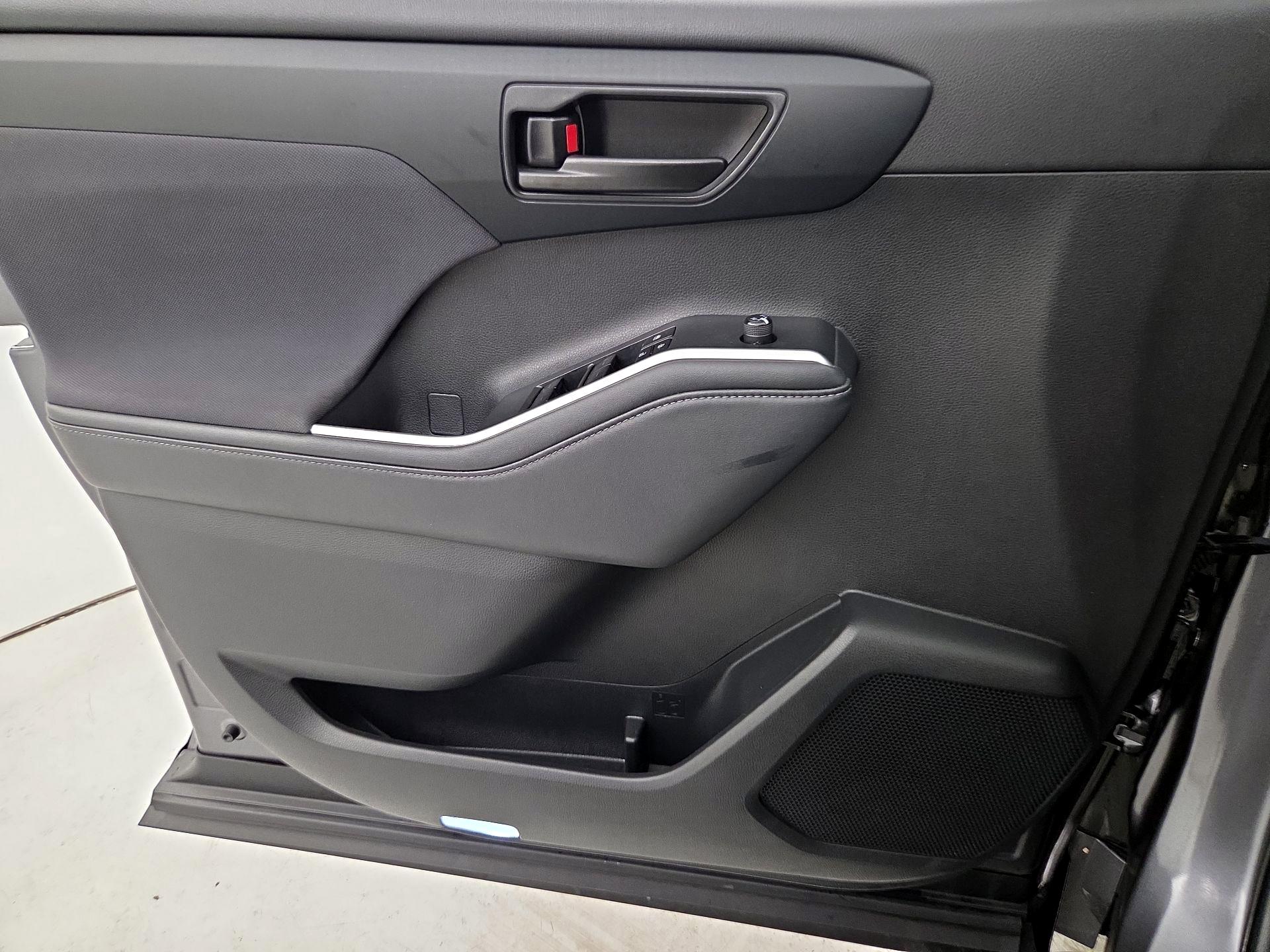 Thumbnail: 2023 Toyota Highlander - 12