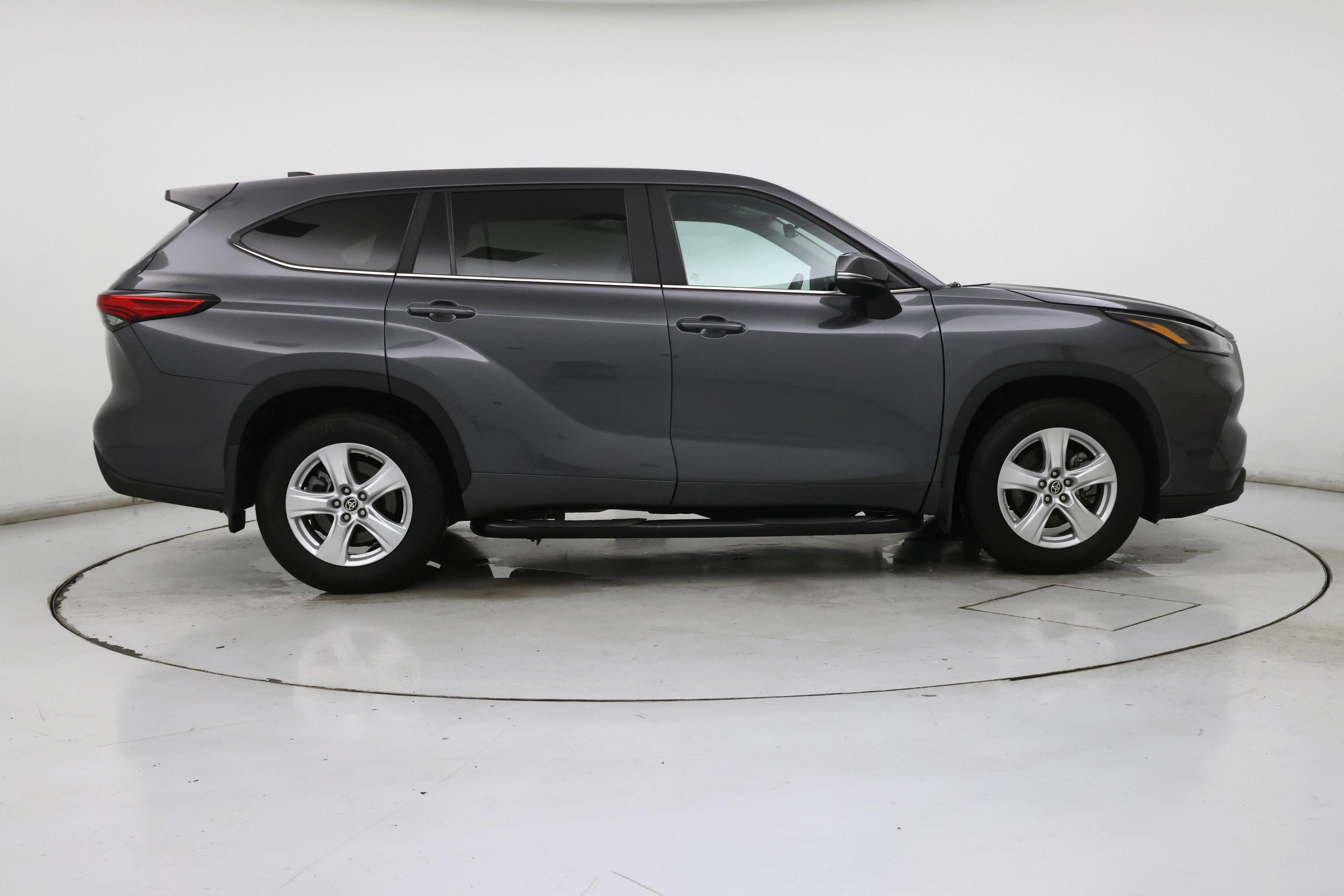 Thumbnail: 2023 Toyota Highlander - 7