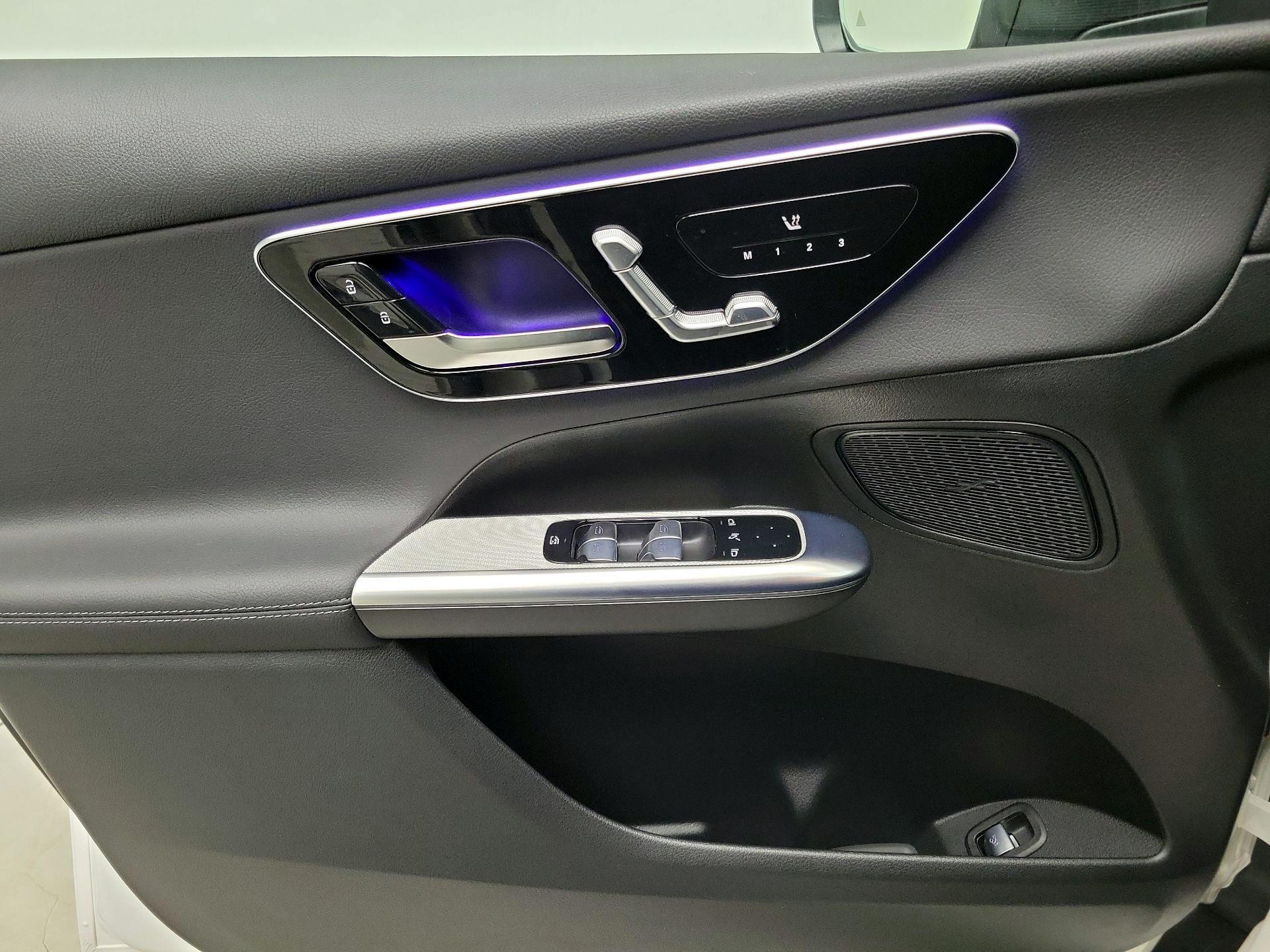 Thumbnail: 2025 Mercedes-Benz GLC - 12