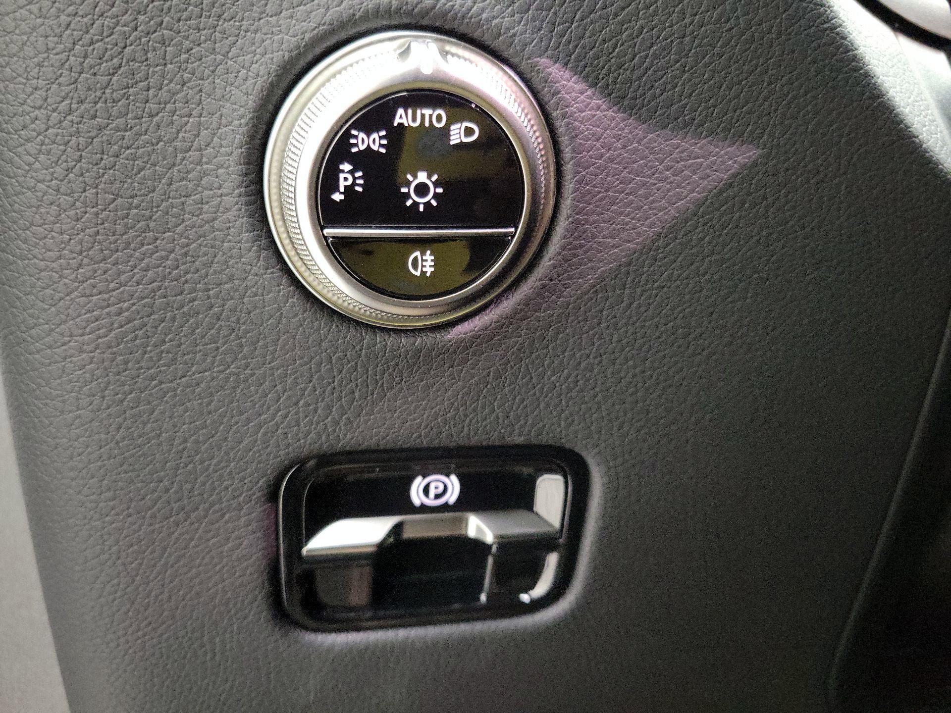 Thumbnail: 2025 Mercedes-Benz GLC - 13