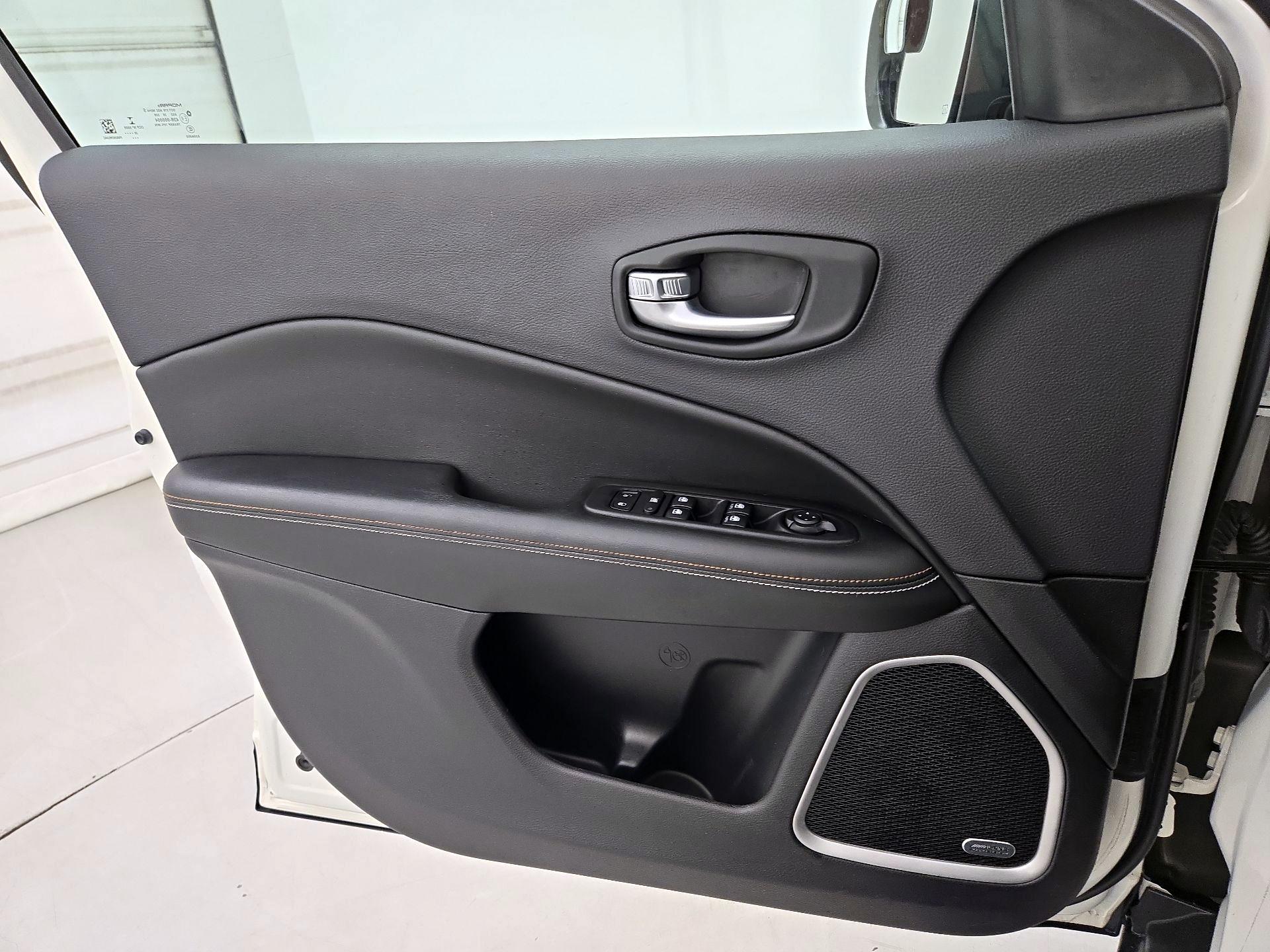 Thumbnail: 2021 Jeep Compass - 12