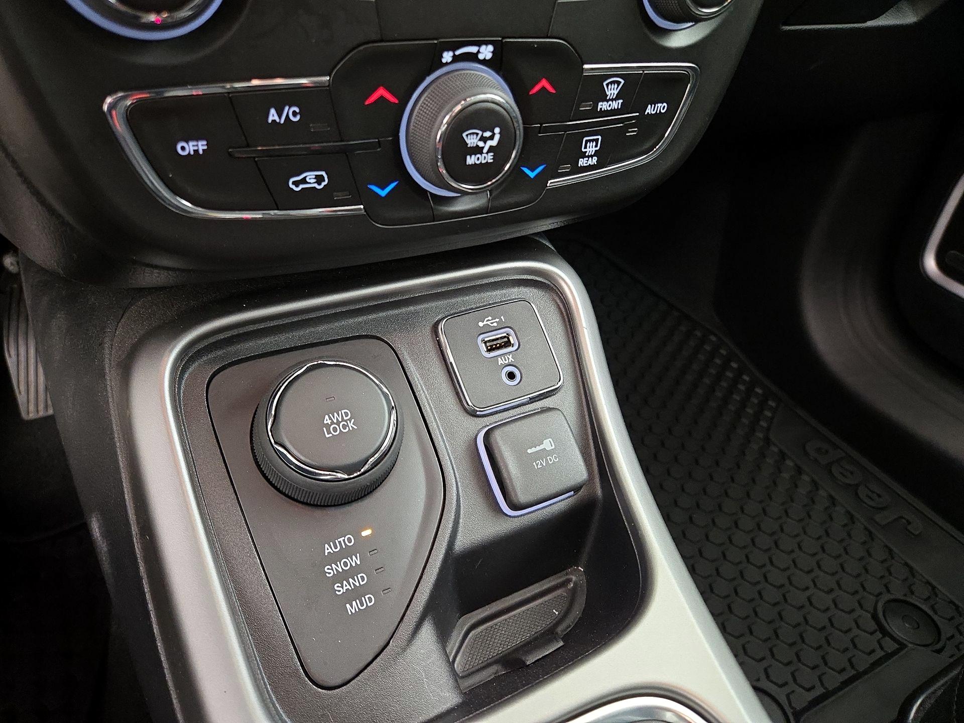 Thumbnail: 2021 Jeep Compass - 18