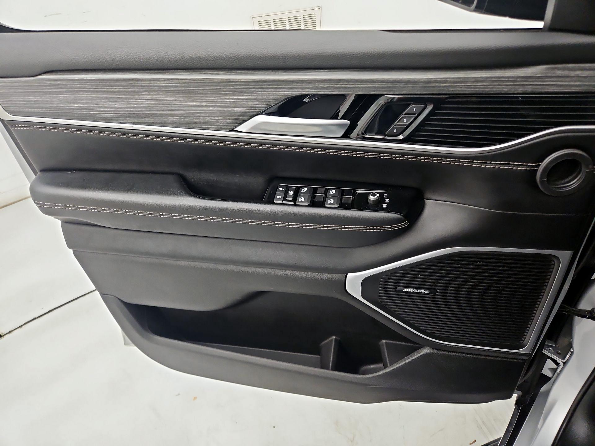 Thumbnail: 2024 Jeep Wagoneer - 12