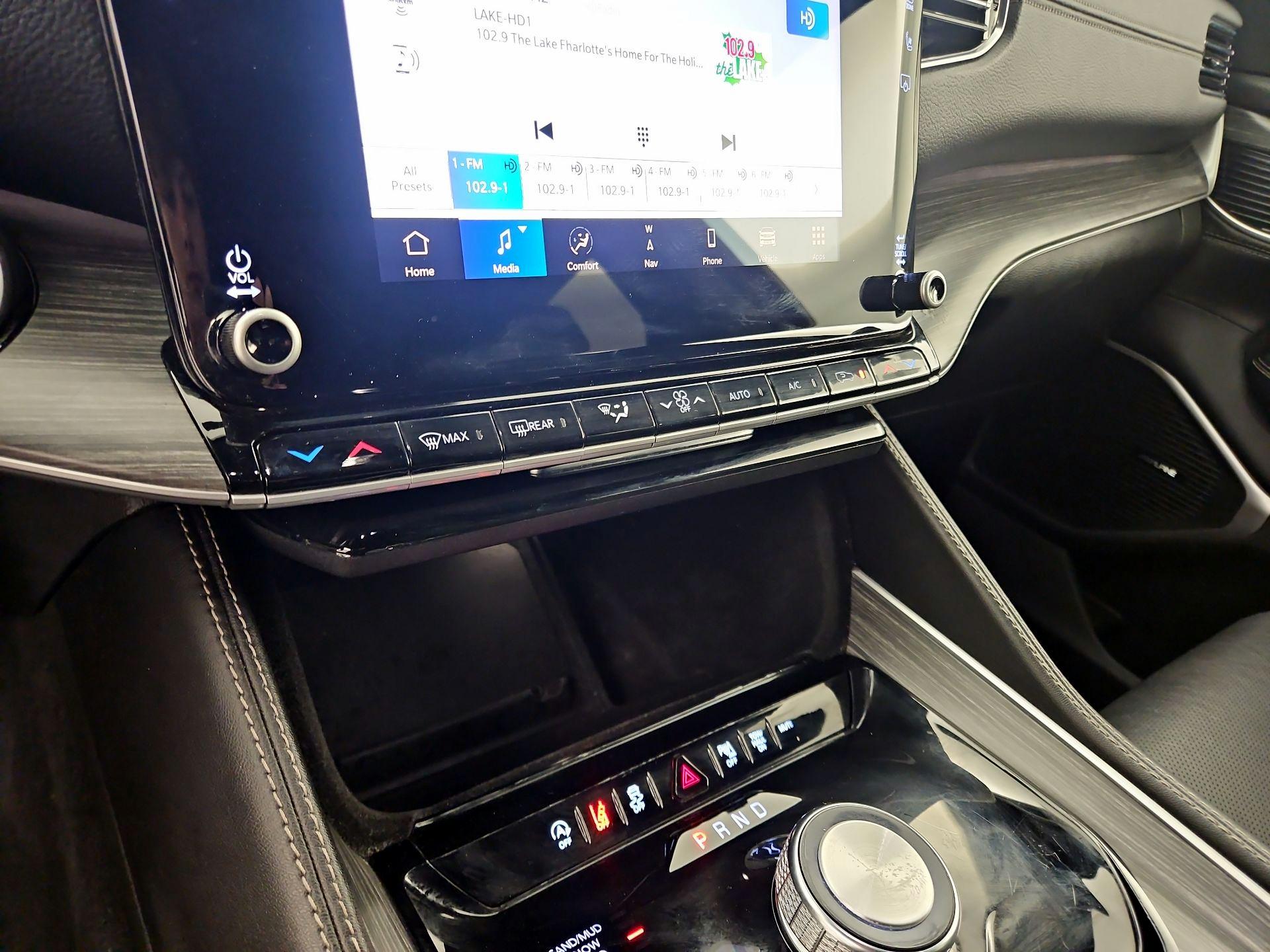 Thumbnail: 2024 Jeep Wagoneer - 16