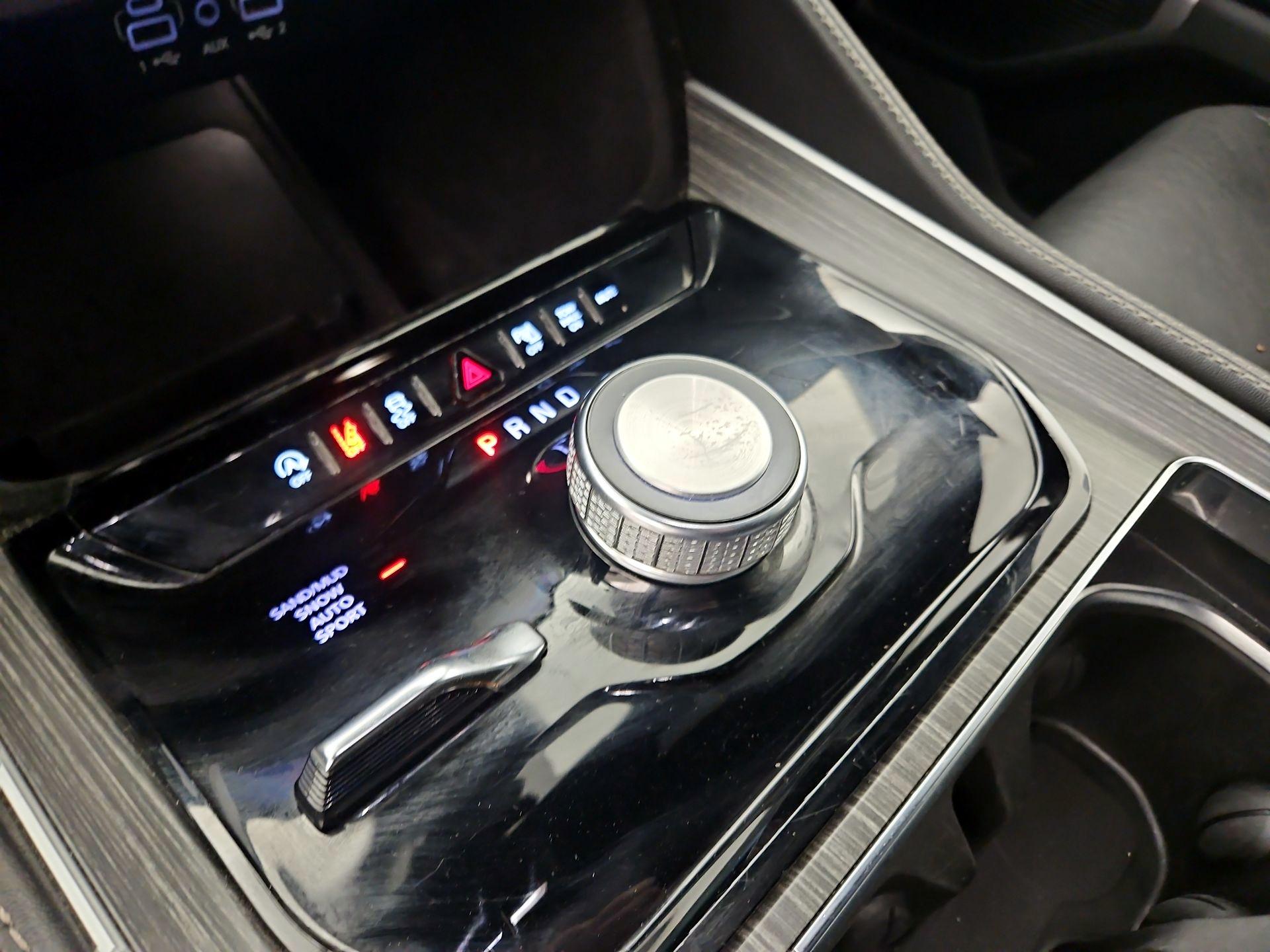 Thumbnail: 2024 Jeep Wagoneer - 17