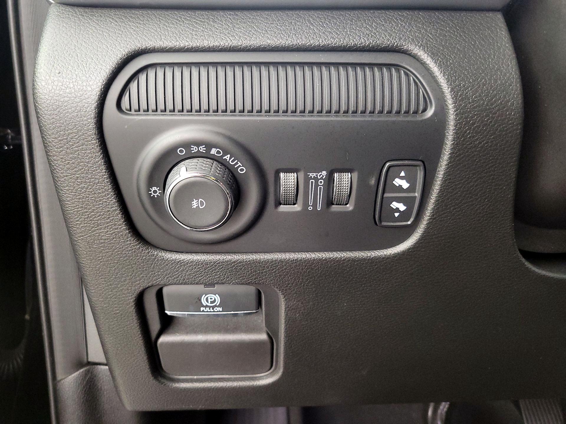 Thumbnail: 2023 Jeep Wagoneer - 13