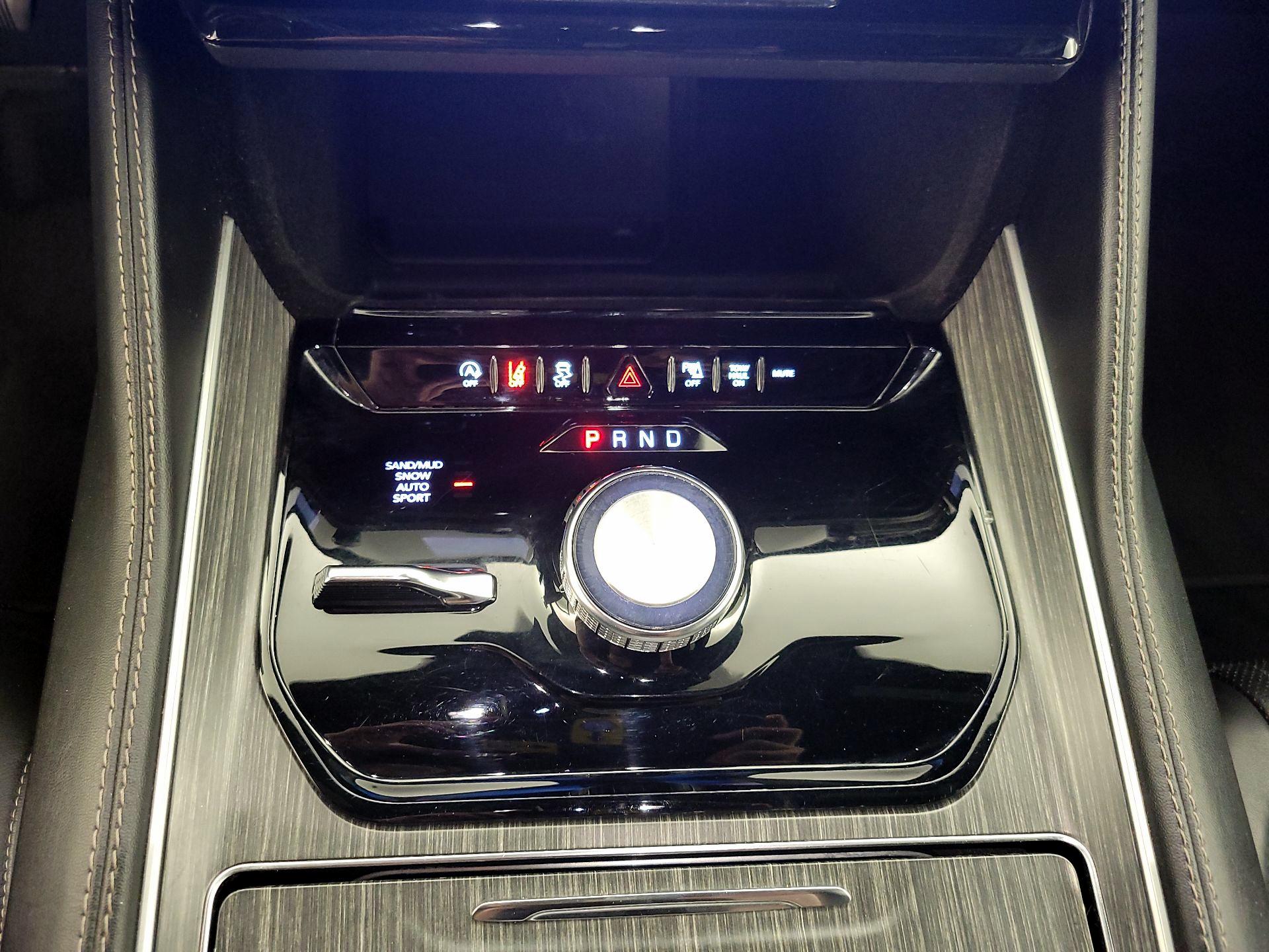 Thumbnail: 2023 Jeep Wagoneer - 18