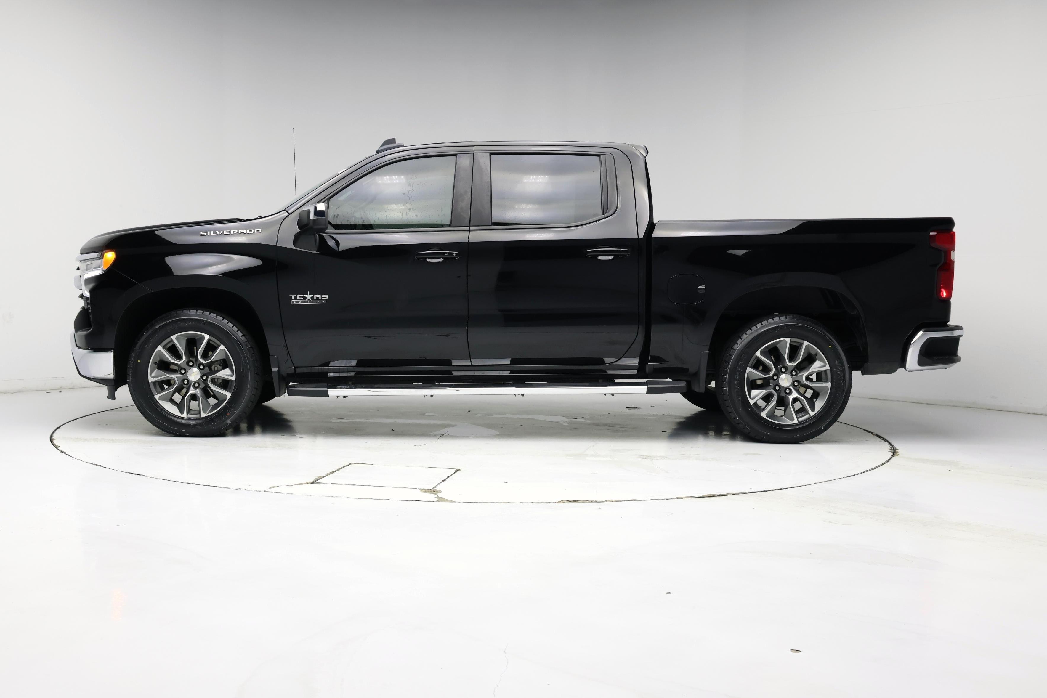 Thumbnail: 2022 Chevrolet Silverado 1500 - 3