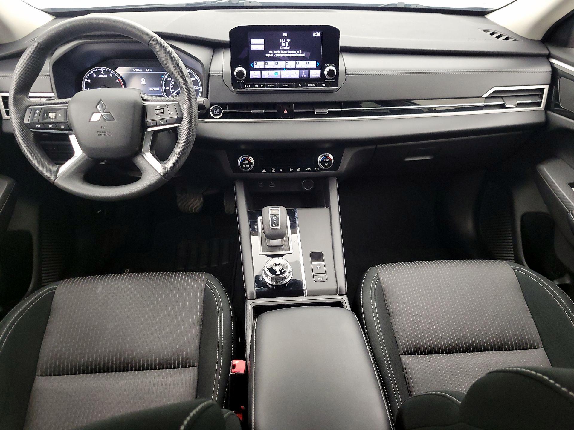 Thumbnail: 2022 Mitsubishi Outlander - 9