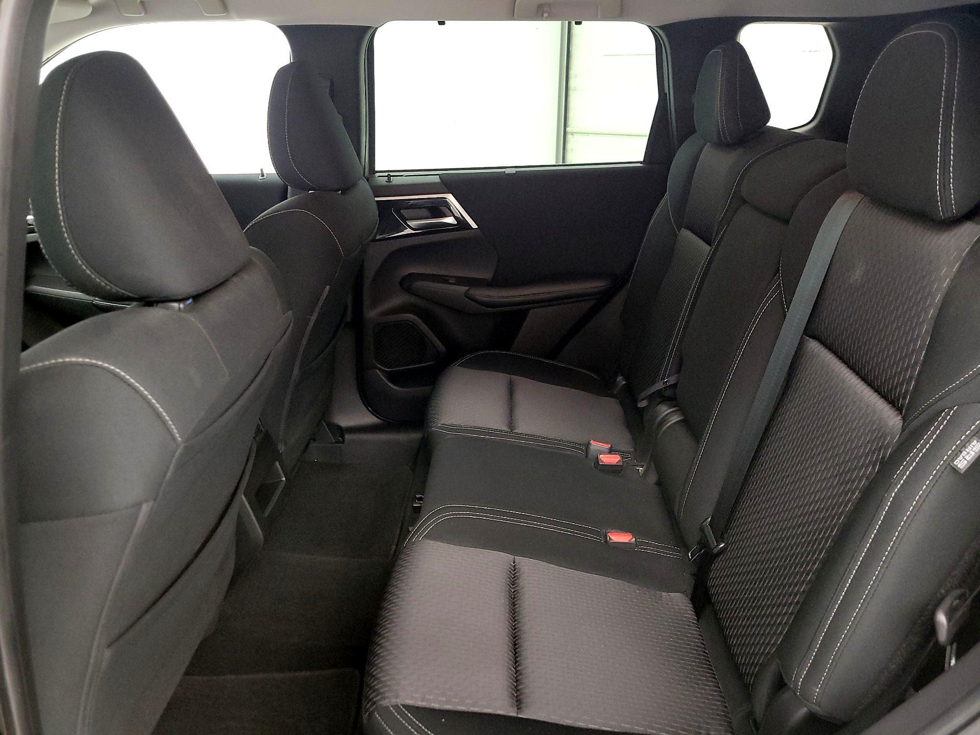 Thumbnail: 2022 Mitsubishi Outlander - 19