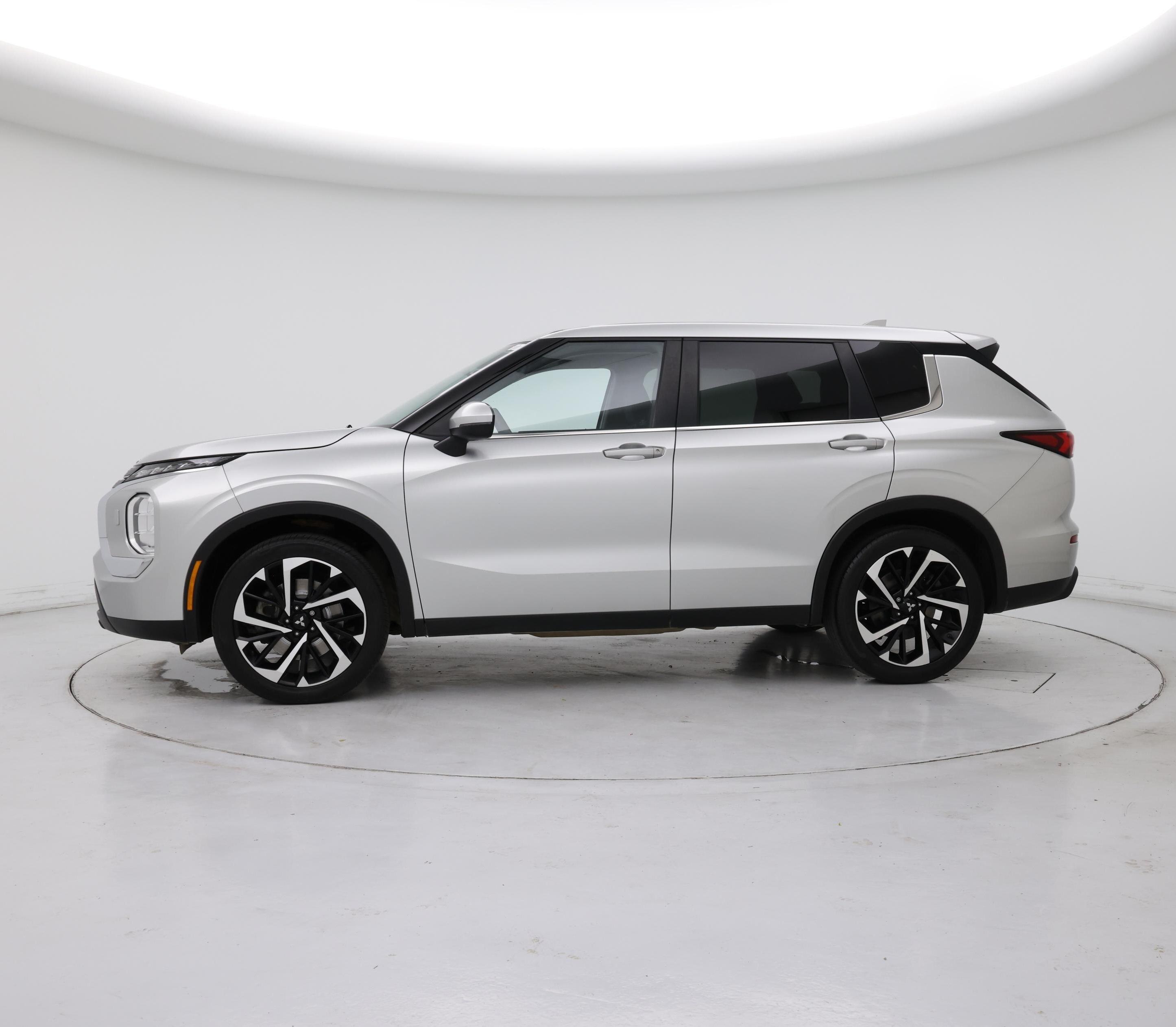 Thumbnail: 2022 Mitsubishi Outlander - 3