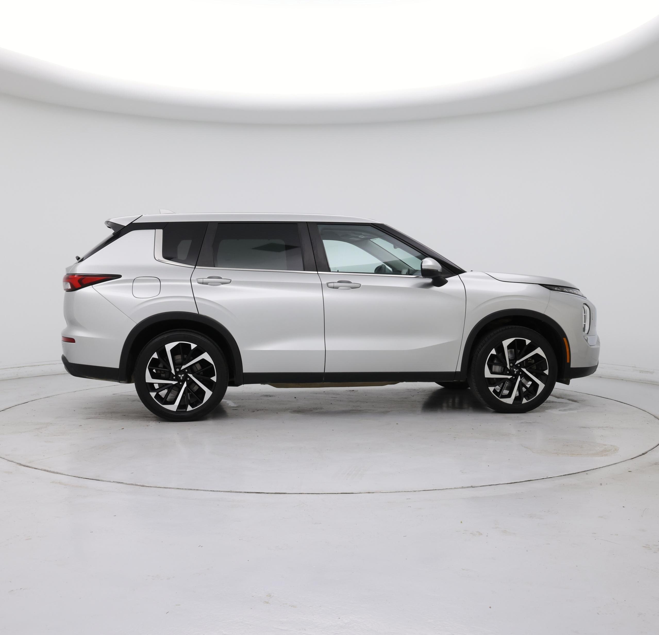 Thumbnail: 2022 Mitsubishi Outlander - 7