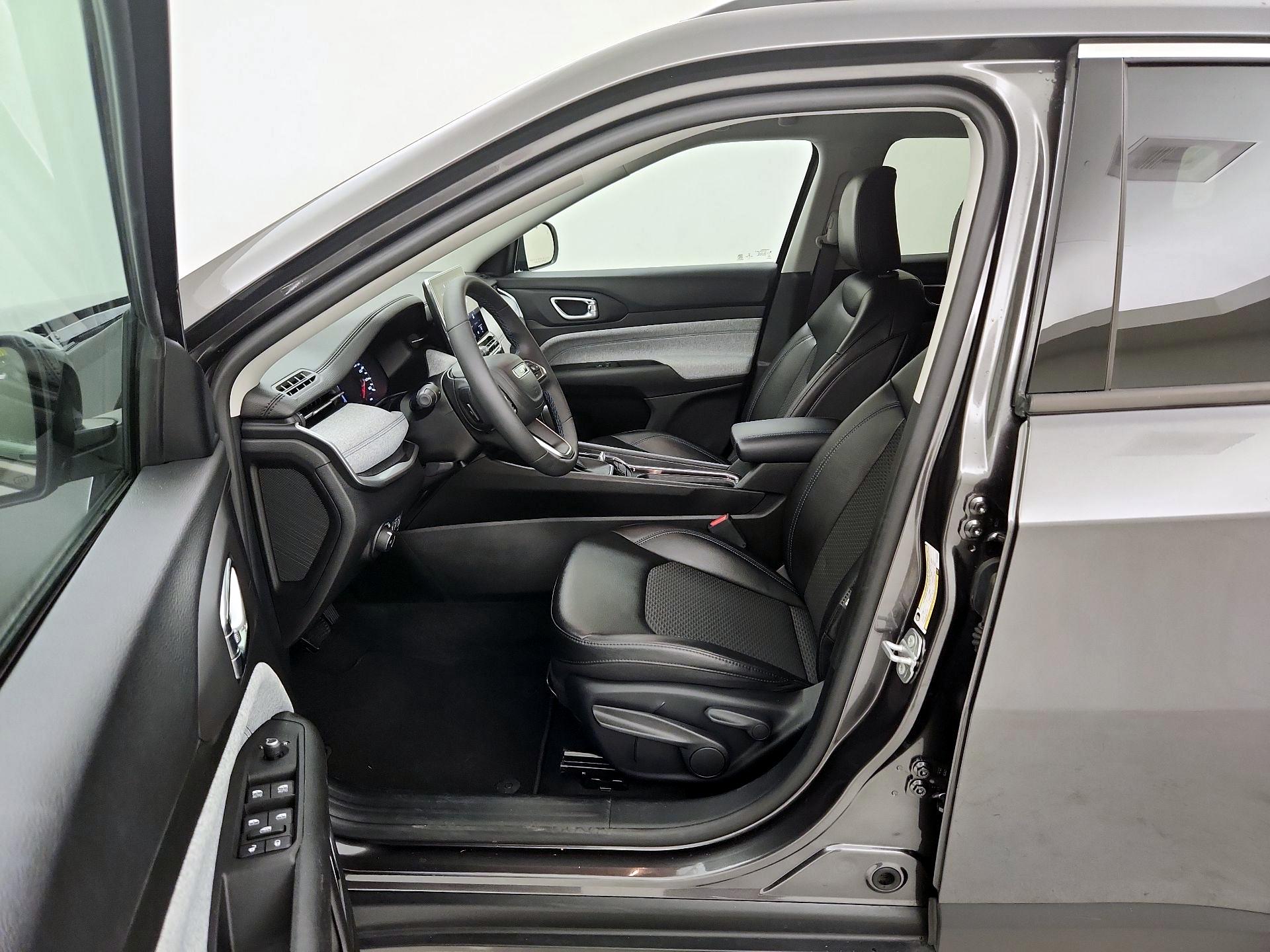 Thumbnail: 2022 Jeep Compass - 11