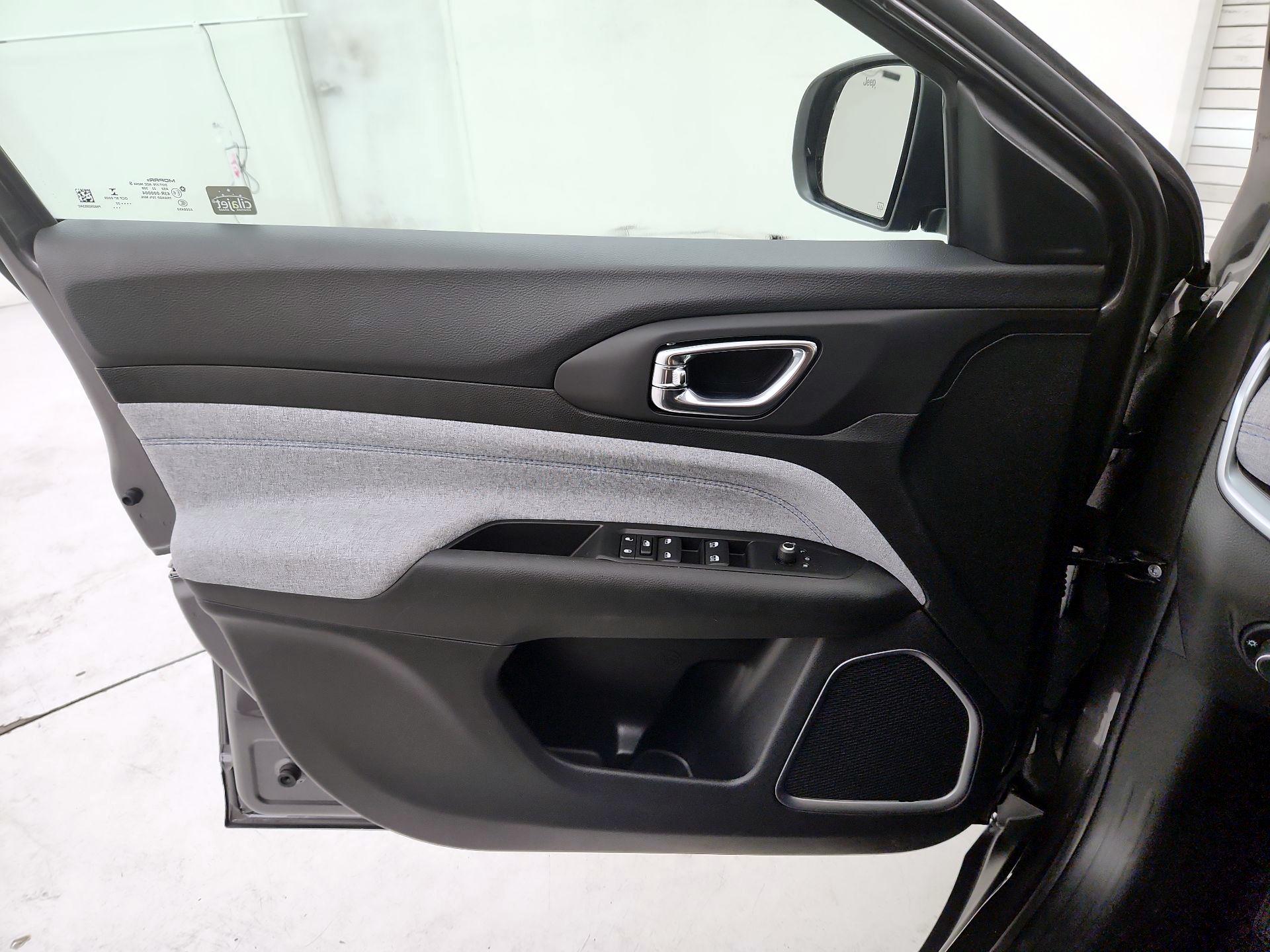 Thumbnail: 2022 Jeep Compass - 12