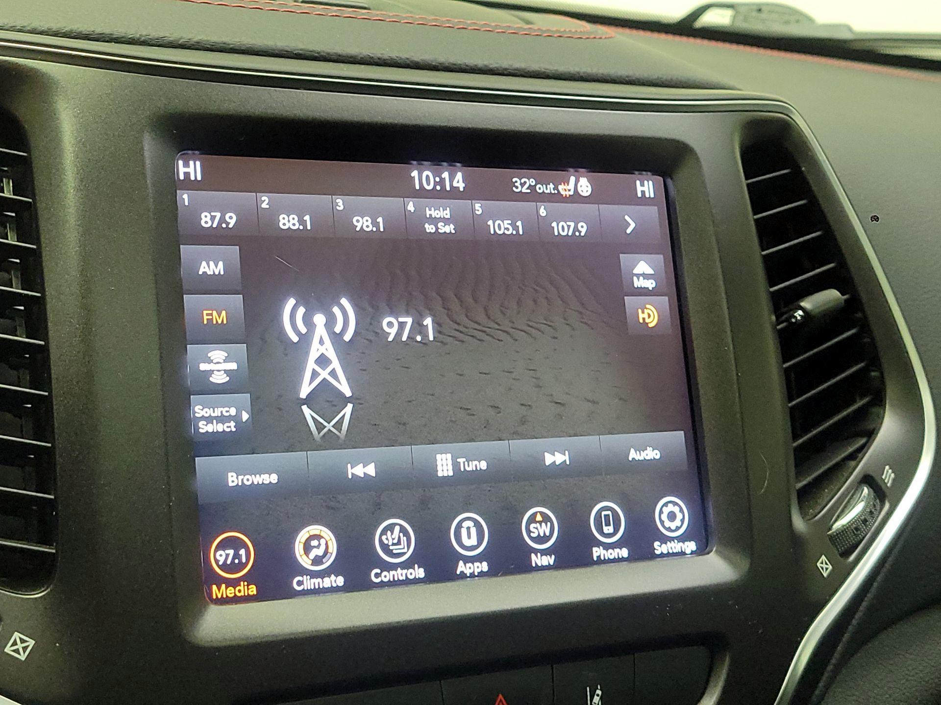 Thumbnail: 2022 Jeep Cherokee - 16