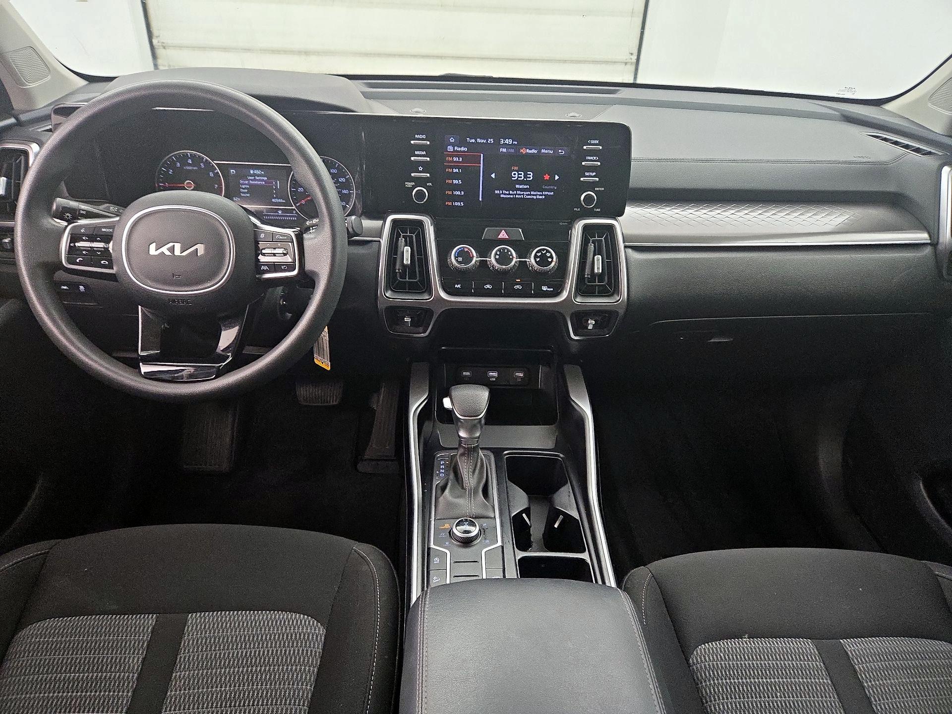 Thumbnail: 2023 Kia Sorento - 9