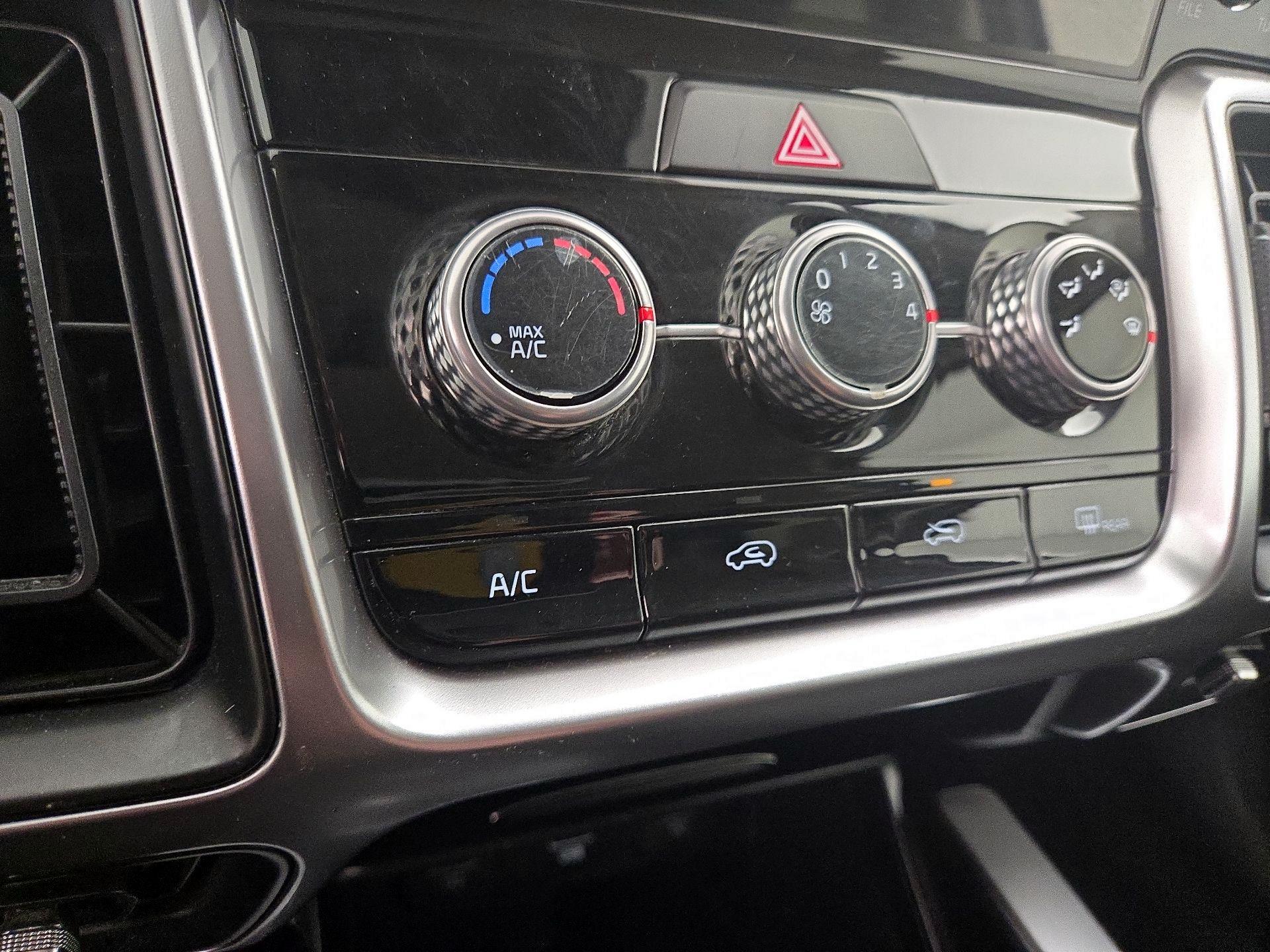 Thumbnail: 2023 Kia Sorento - 16