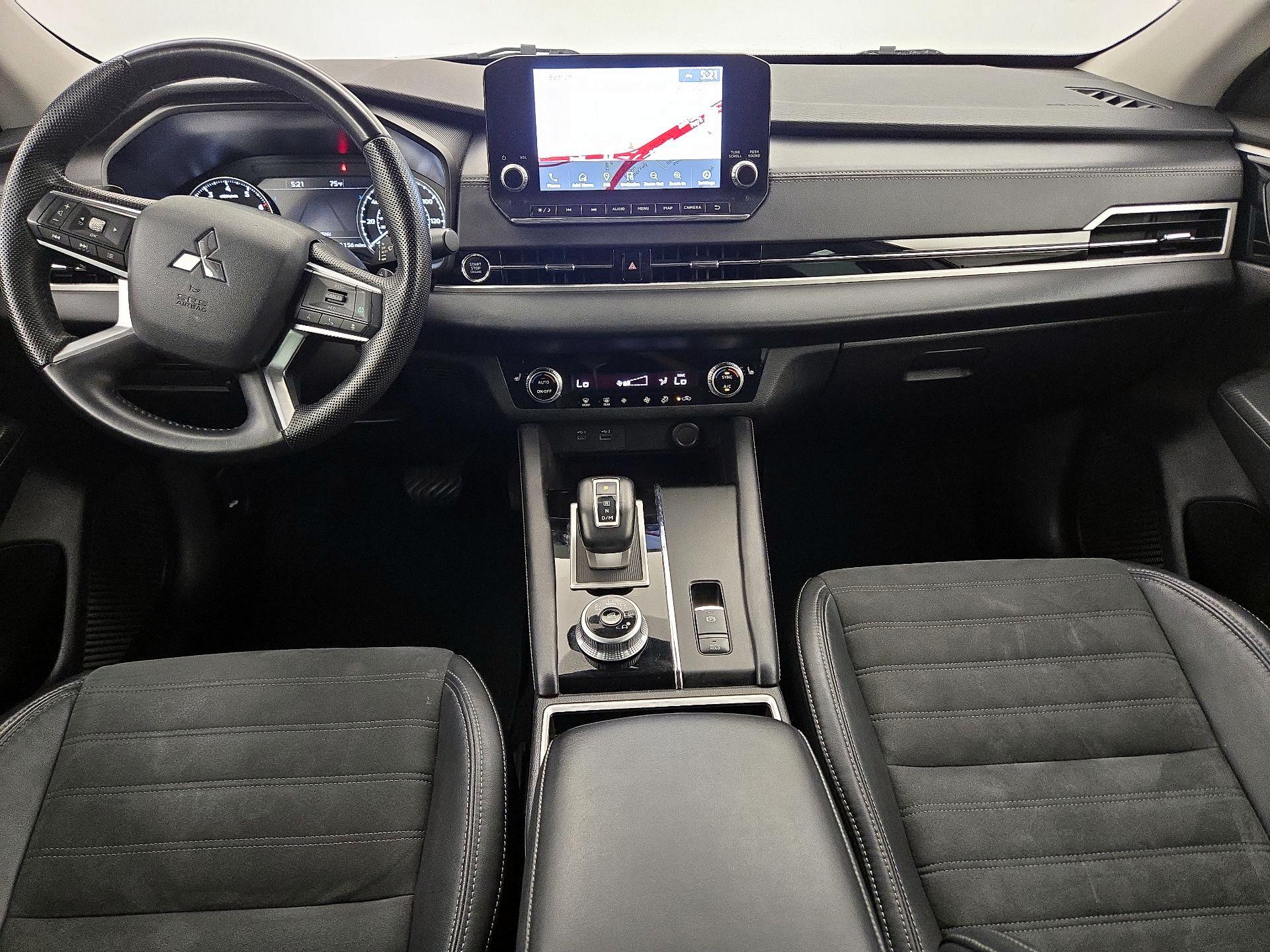 Thumbnail: 2023 Mitsubishi Outlander - 9