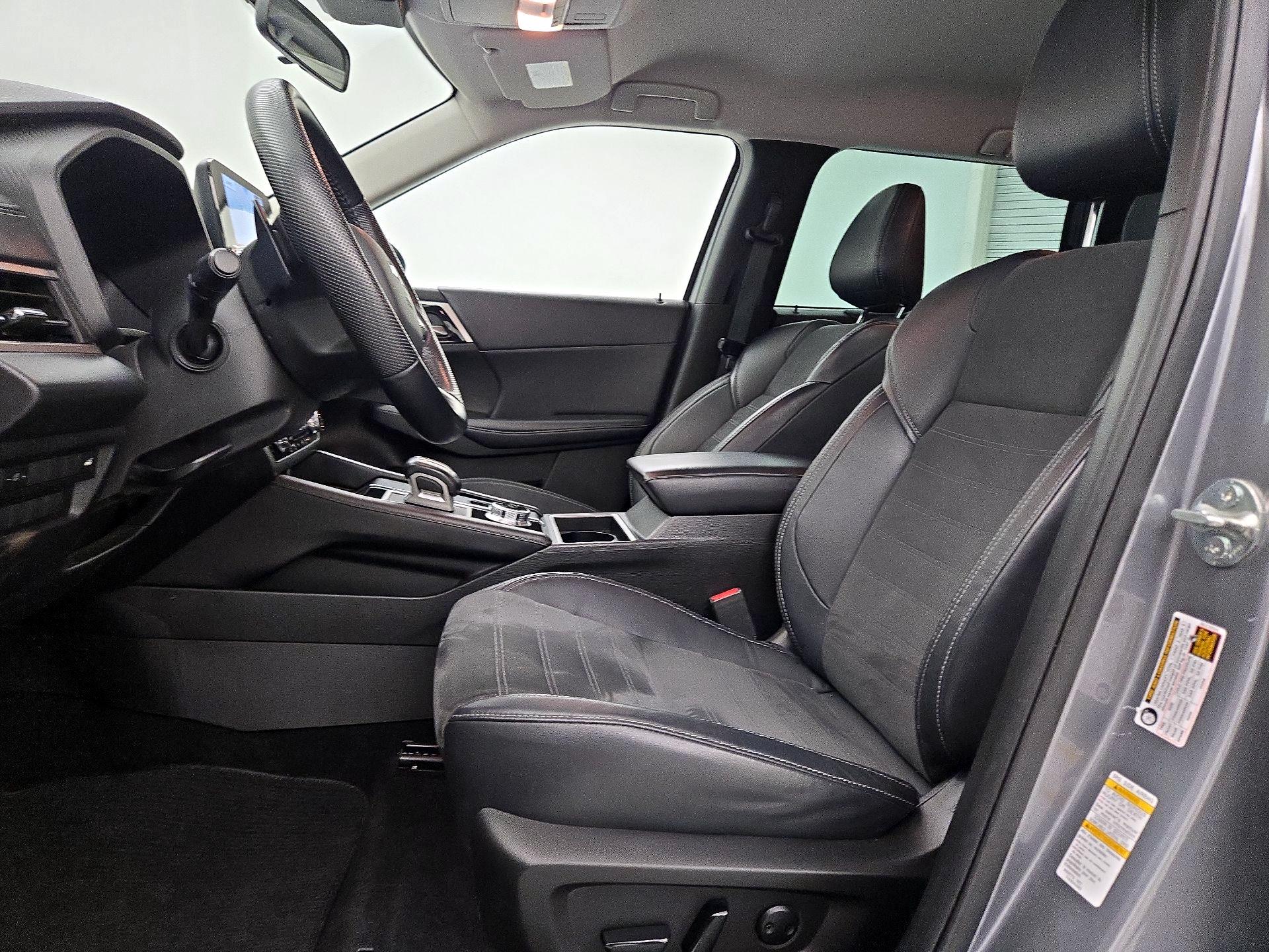 Thumbnail: 2023 Mitsubishi Outlander - 11