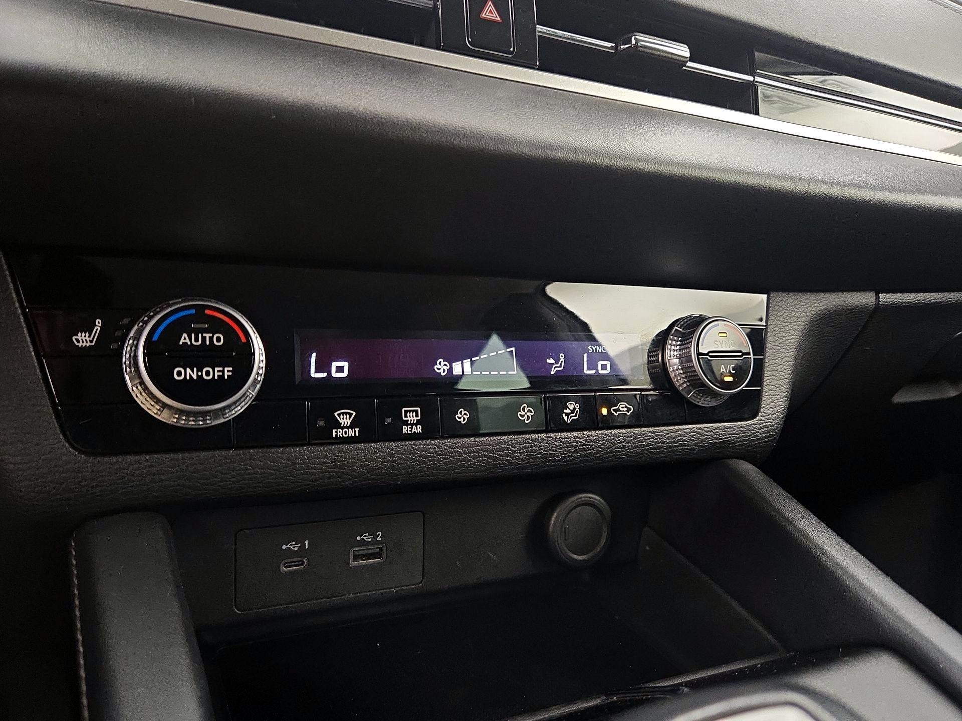 Thumbnail: 2023 Mitsubishi Outlander - 17