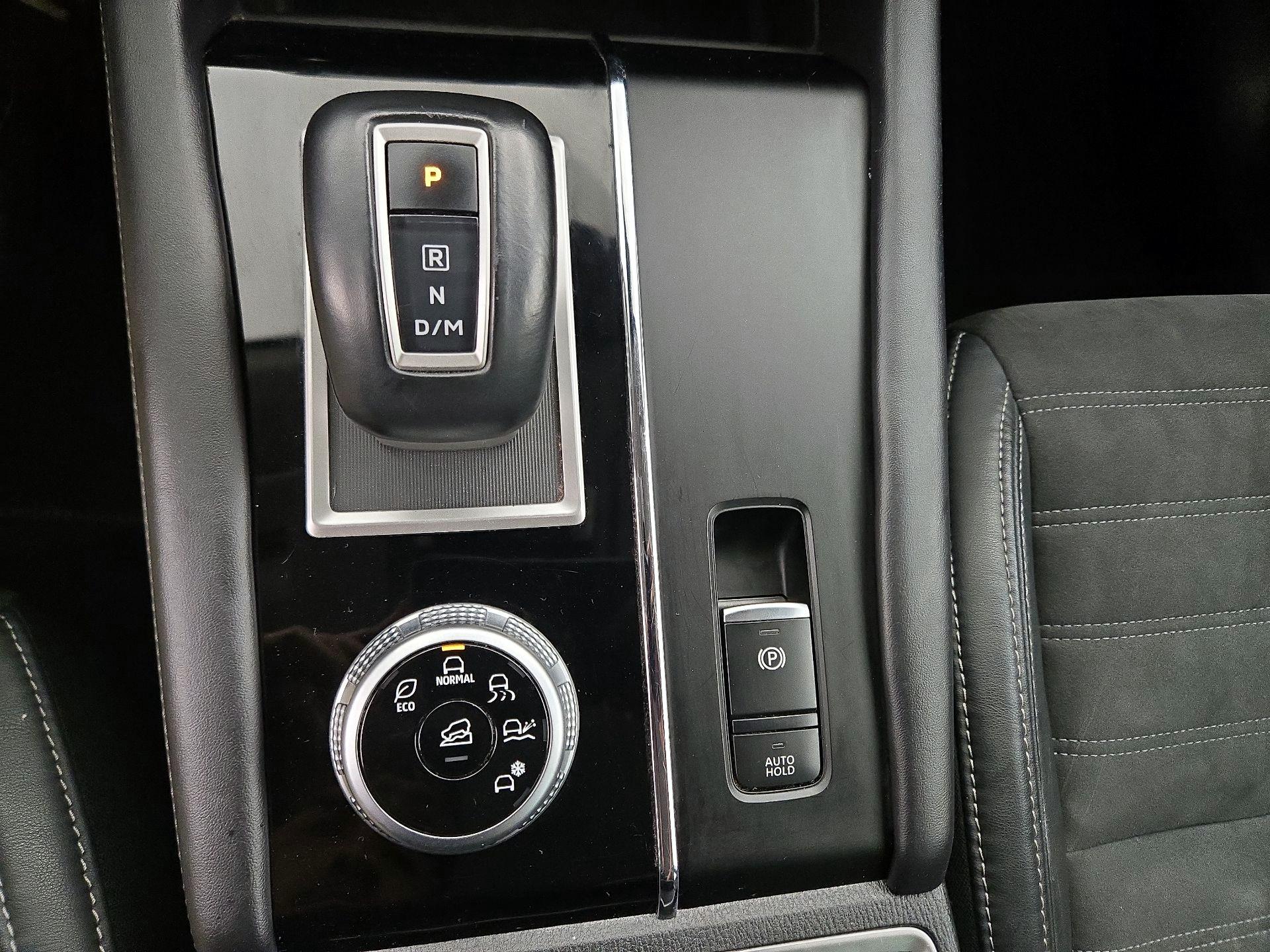 Thumbnail: 2023 Mitsubishi Outlander - 18