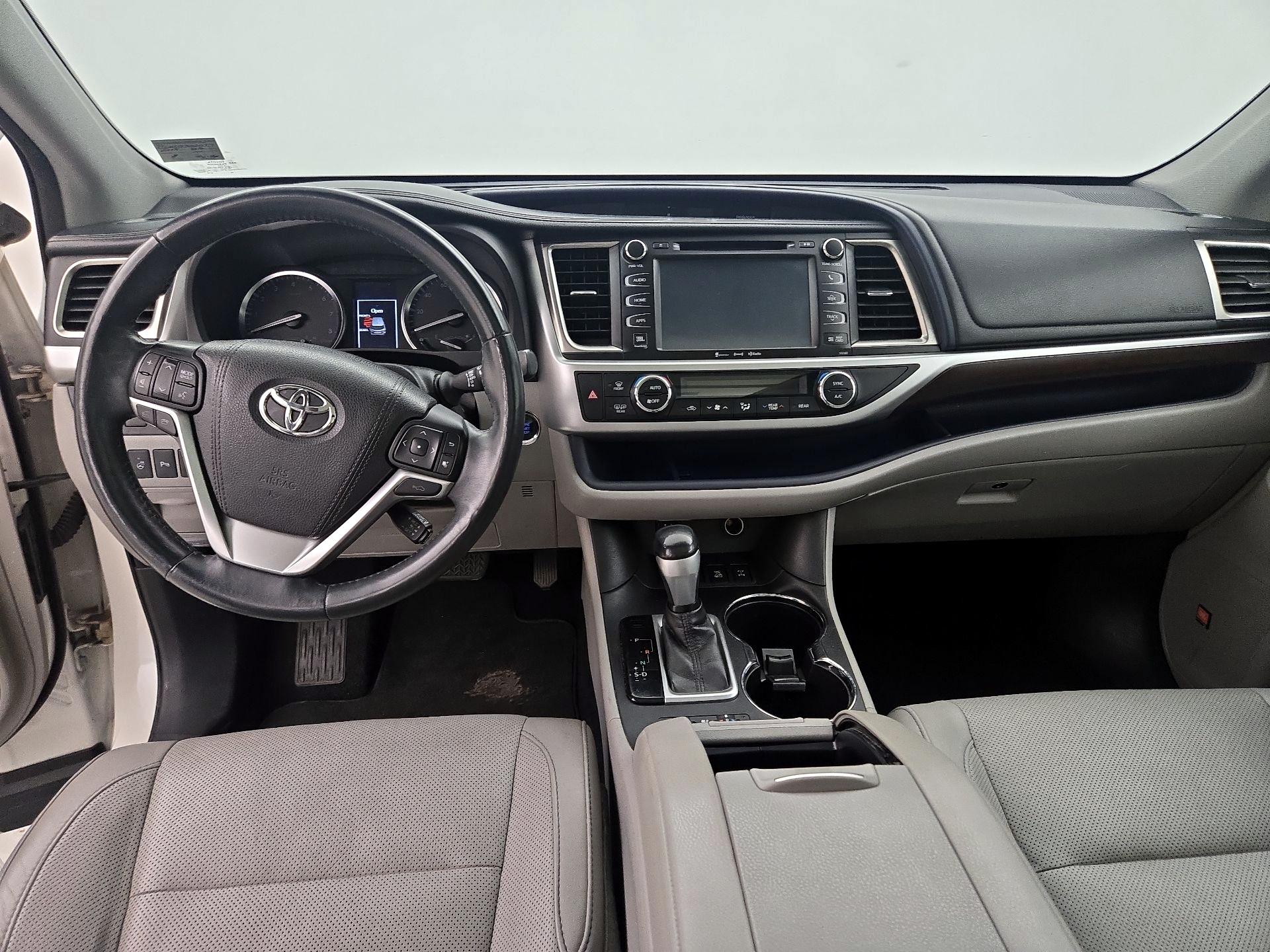 Thumbnail: 2016 Toyota Highlander - 9