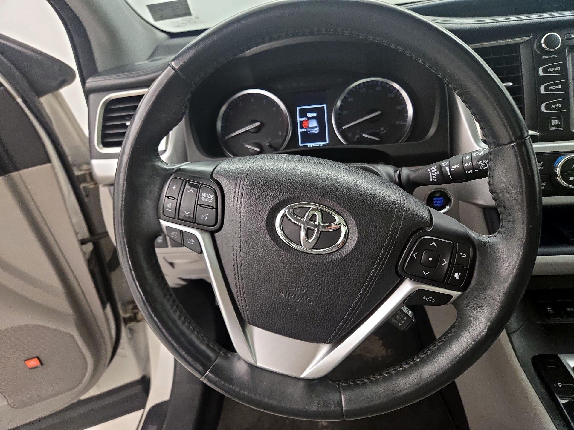 Thumbnail: 2016 Toyota Highlander - 10