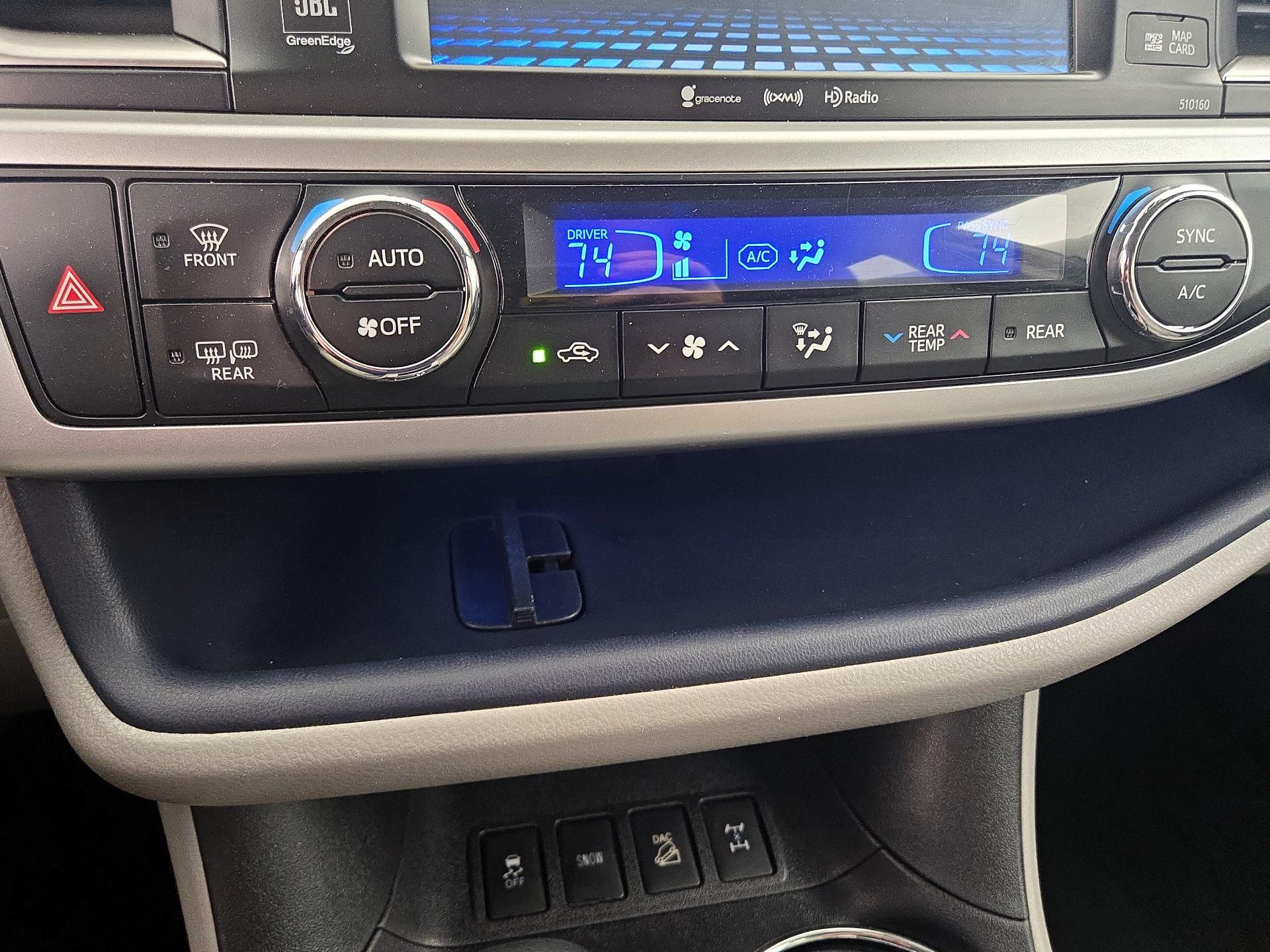 Thumbnail: 2016 Toyota Highlander - 17