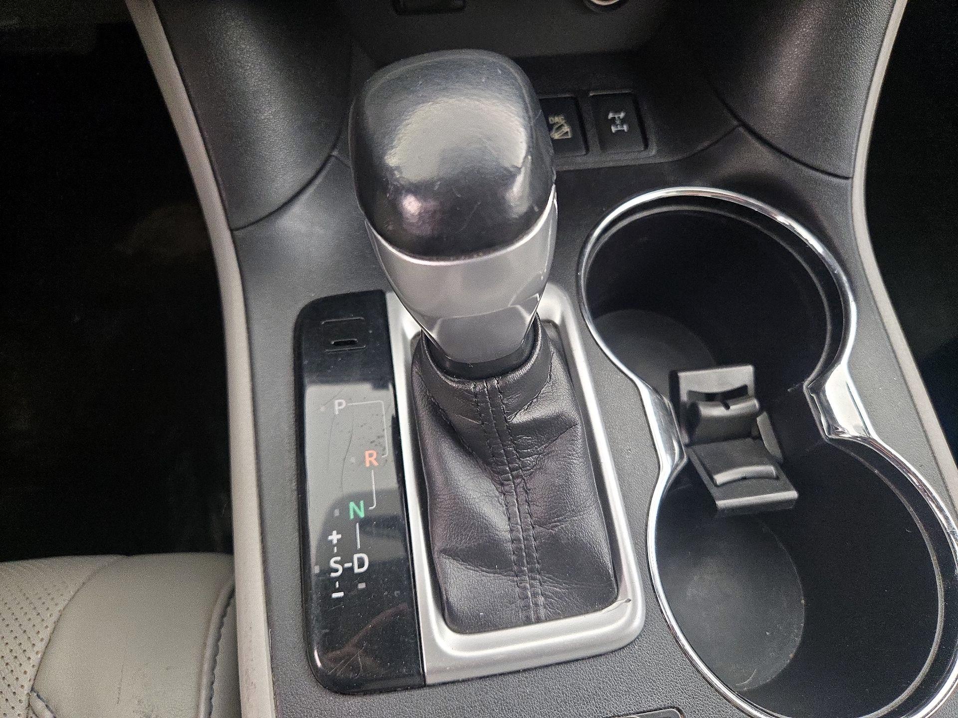 Thumbnail: 2016 Toyota Highlander - 18