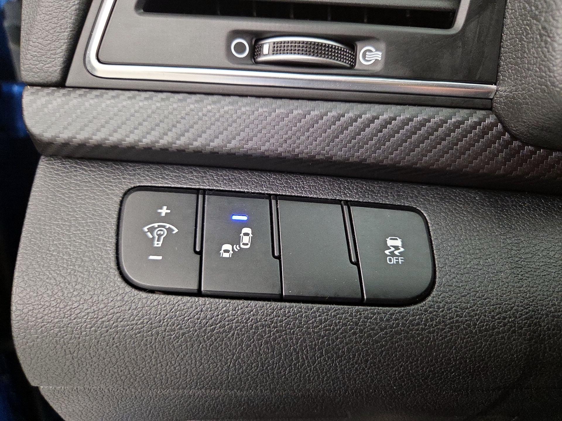 Thumbnail: 2018 Hyundai Elantra - 13