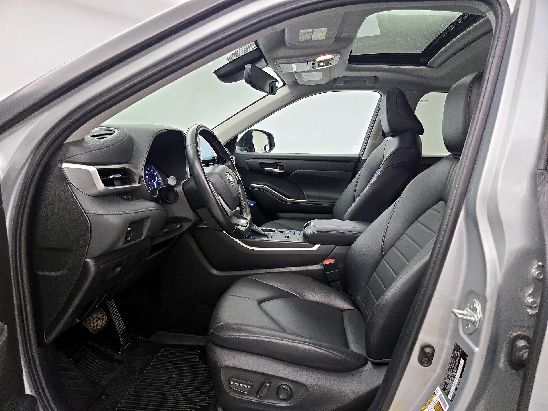 Thumbnail: 2022 Toyota Highlander - 11