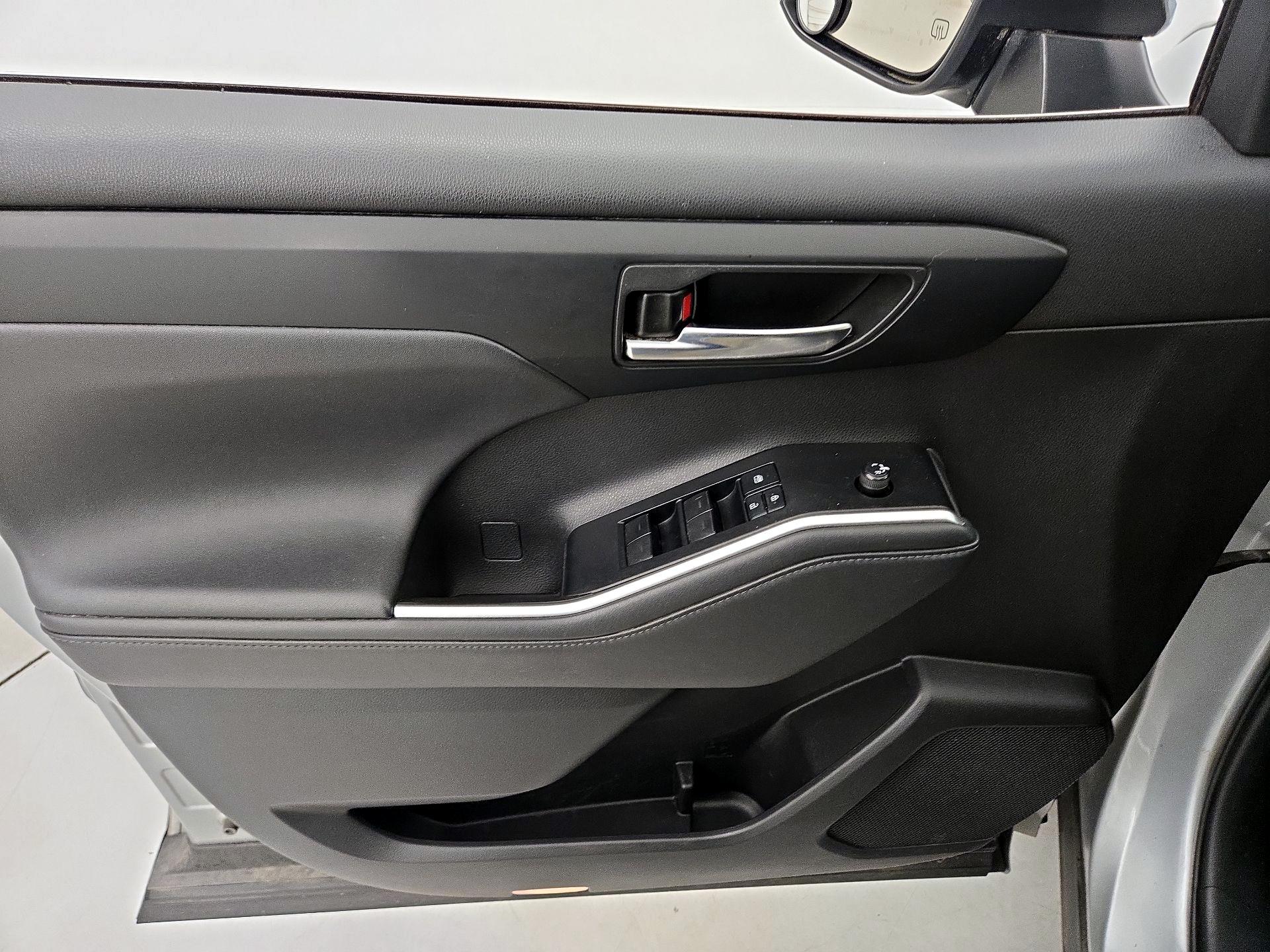 Thumbnail: 2022 Toyota Highlander - 12