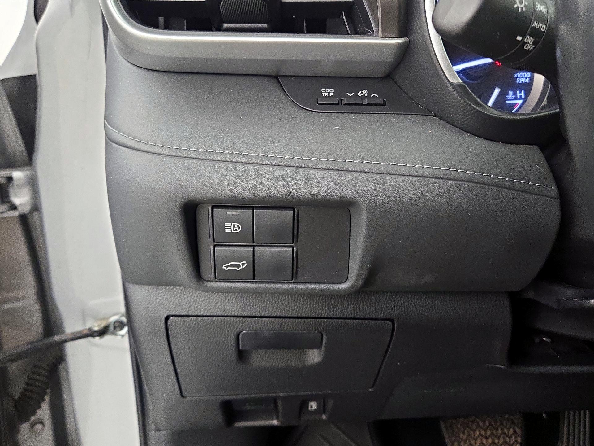 Thumbnail: 2022 Toyota Highlander - 13