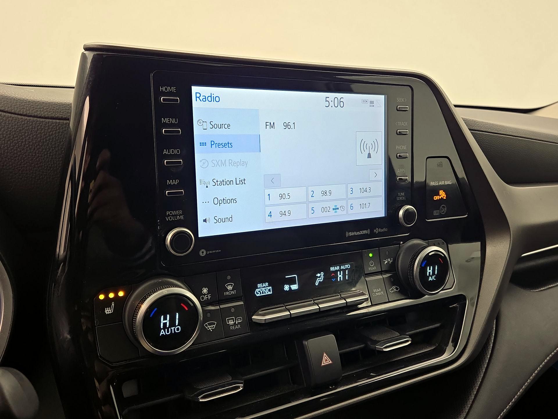 Thumbnail: 2022 Toyota Highlander - 15