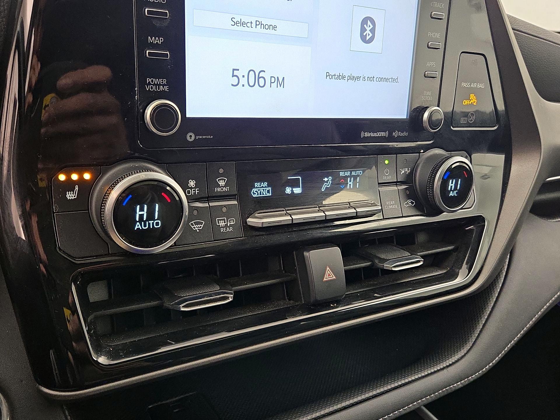 Thumbnail: 2022 Toyota Highlander - 16