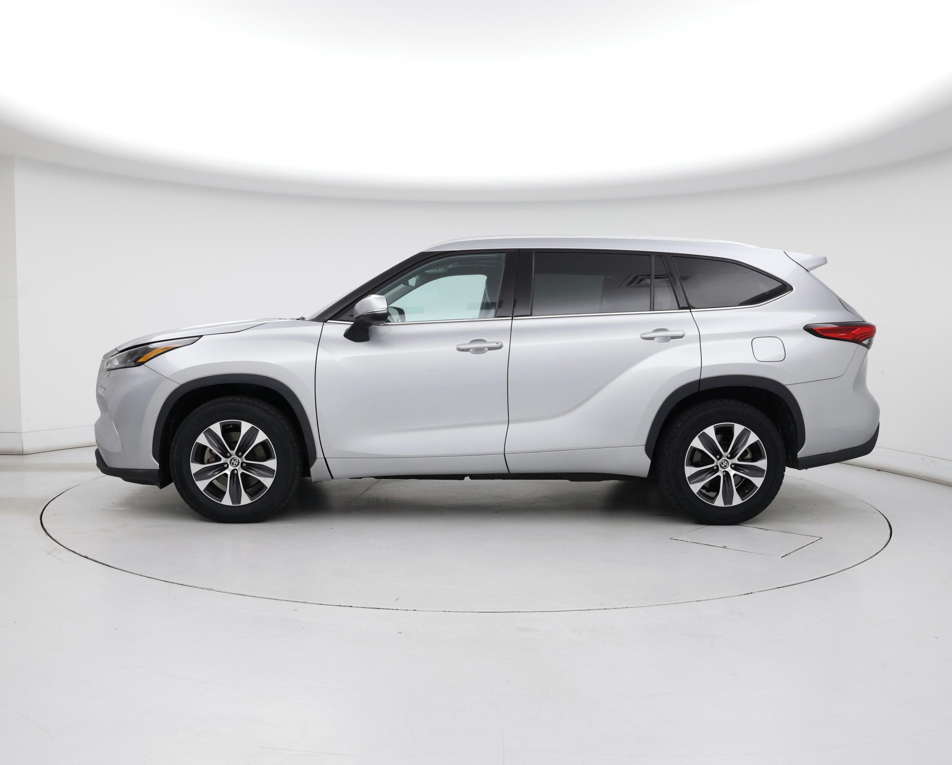 Thumbnail: 2022 Toyota Highlander - 3