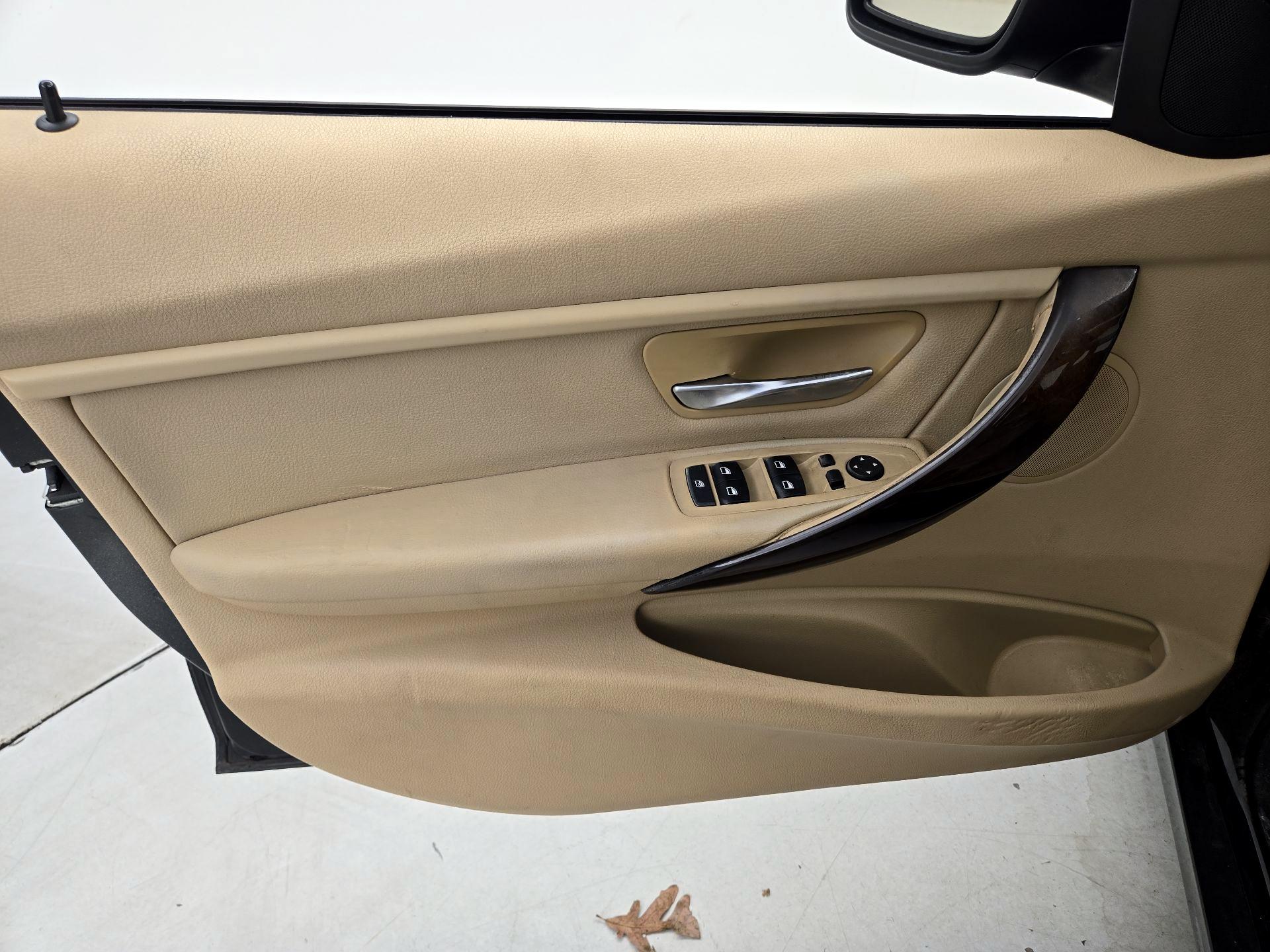 Thumbnail: 2015 BMW 3 Series - 12