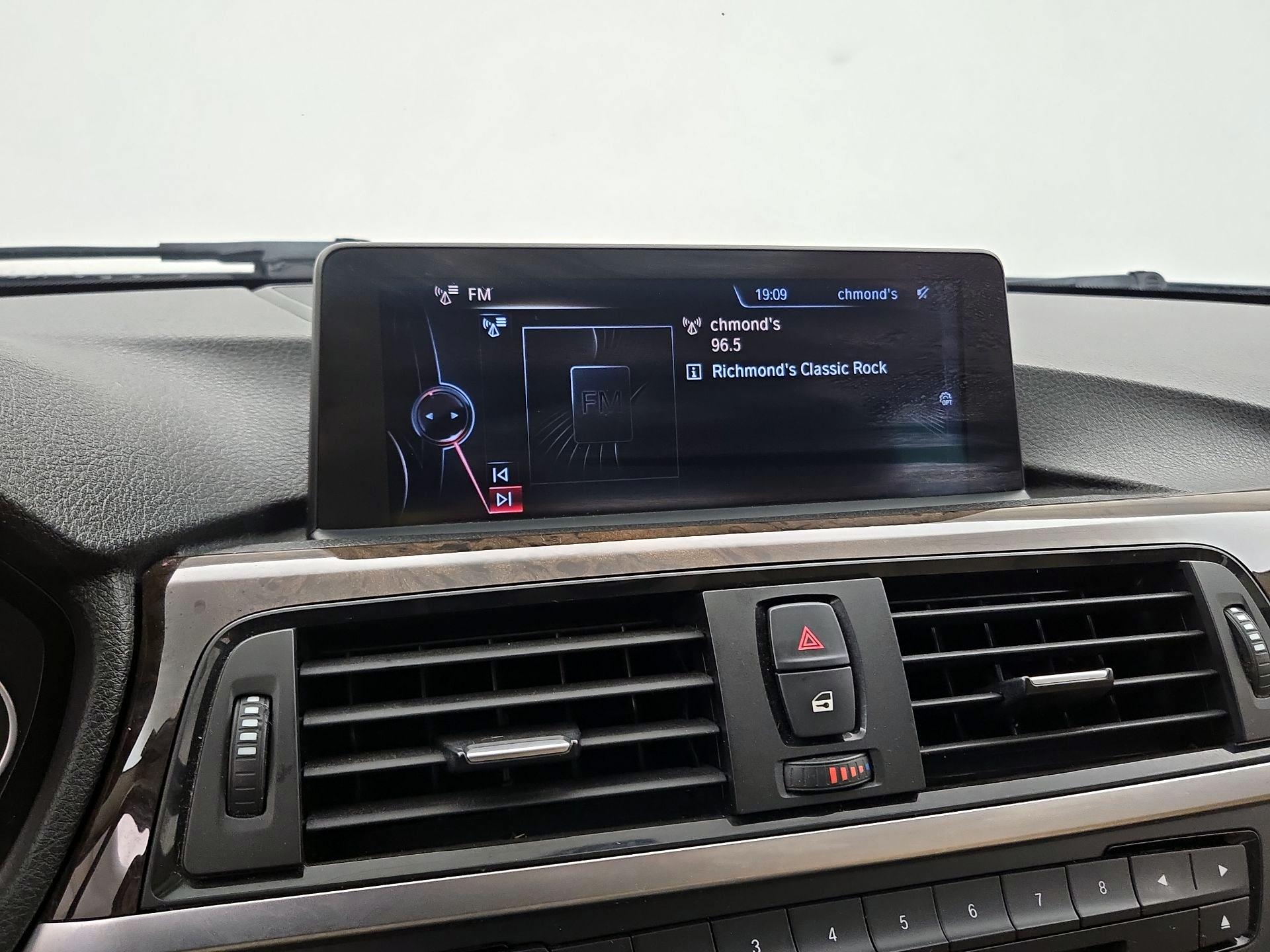 Thumbnail: 2015 BMW 3 Series - 16