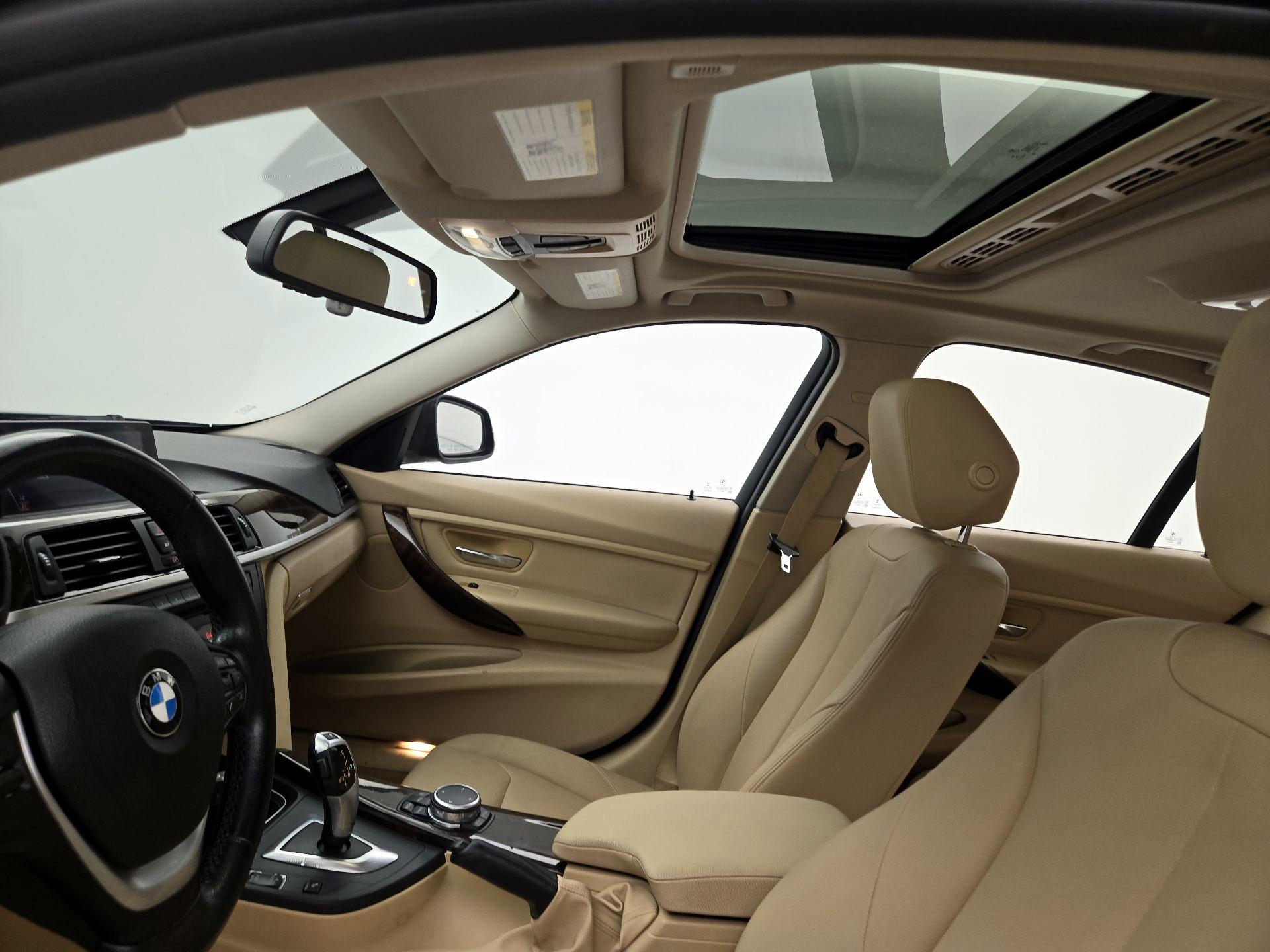 Thumbnail: 2015 BMW 3 Series - 20