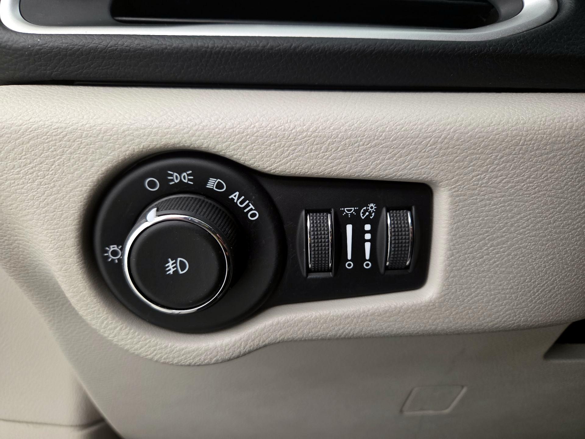 Thumbnail: 2017 Chrysler Pacifica - 13