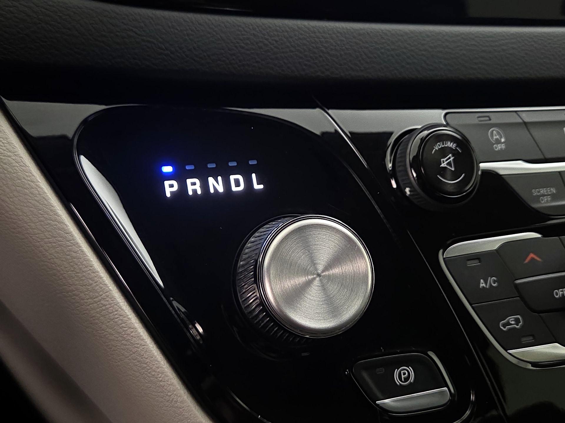 Thumbnail: 2017 Chrysler Pacifica - 18