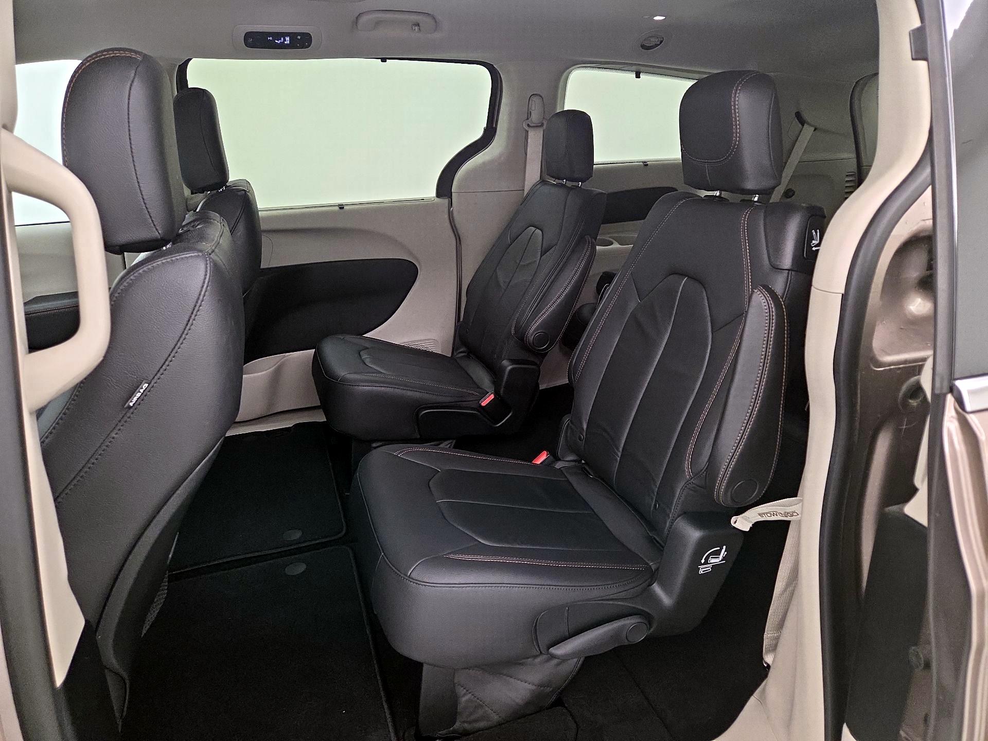 Thumbnail: 2017 Chrysler Pacifica - 20