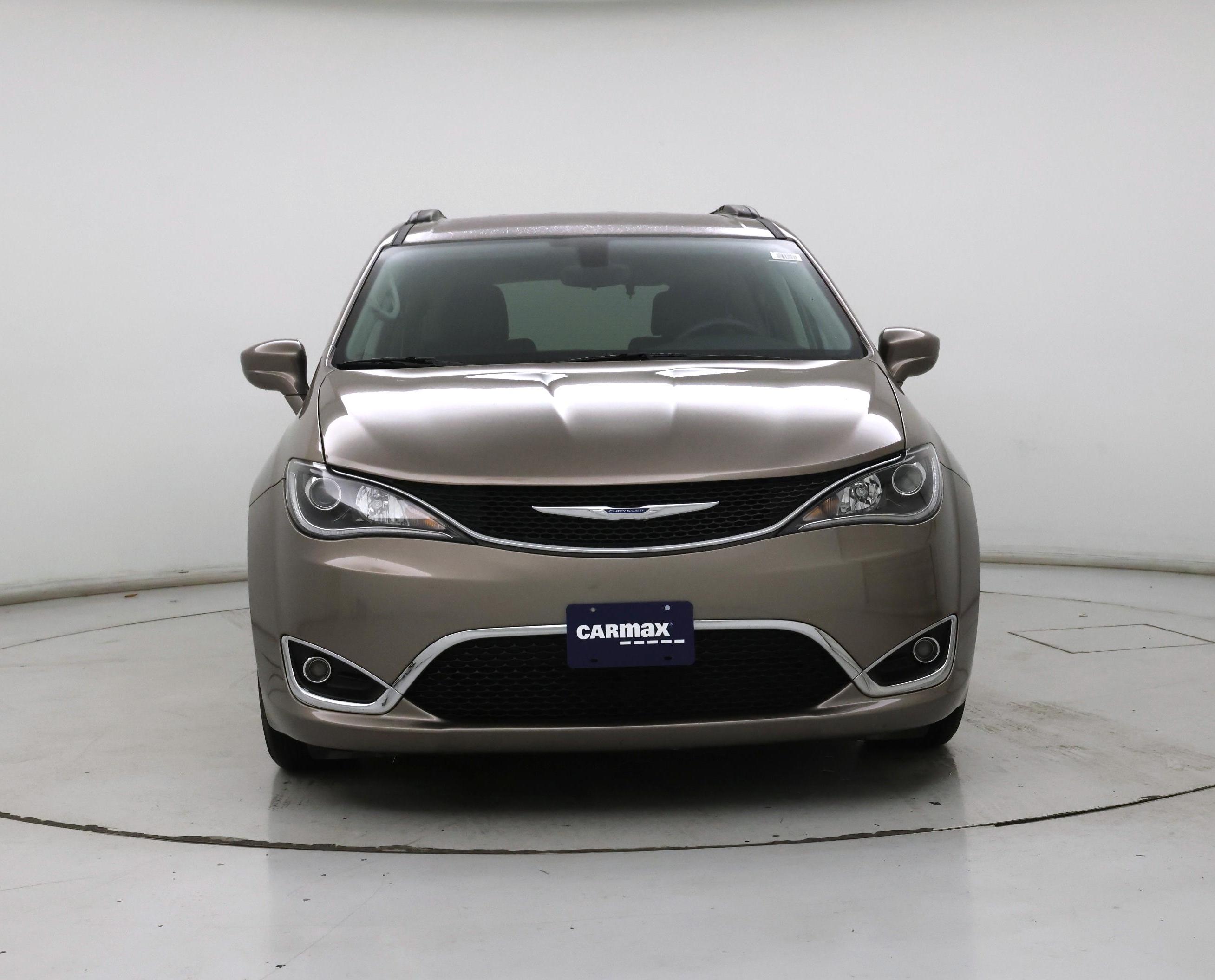 Thumbnail: 2017 Chrysler Pacifica - 5