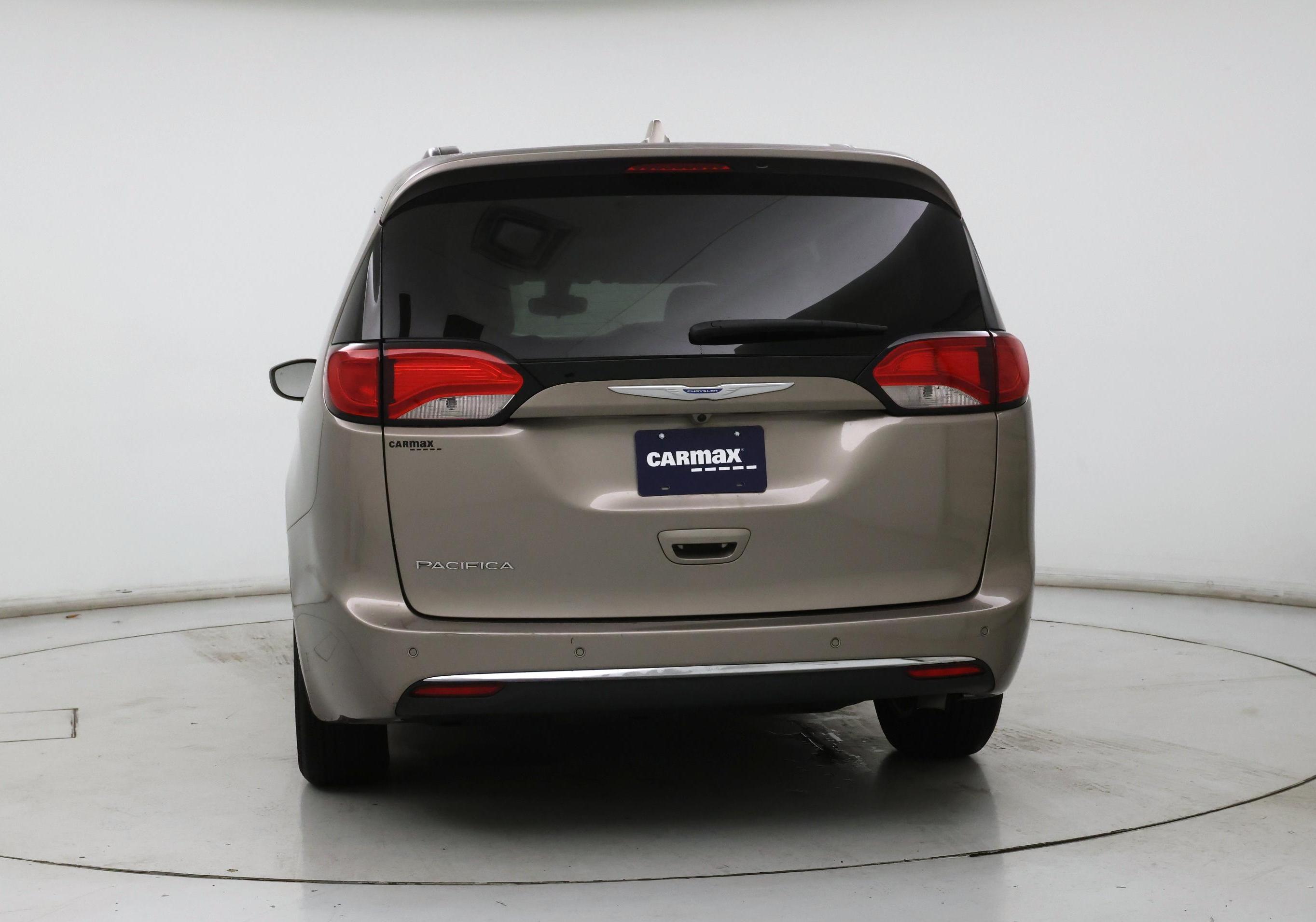 Thumbnail: 2017 Chrysler Pacifica - 6