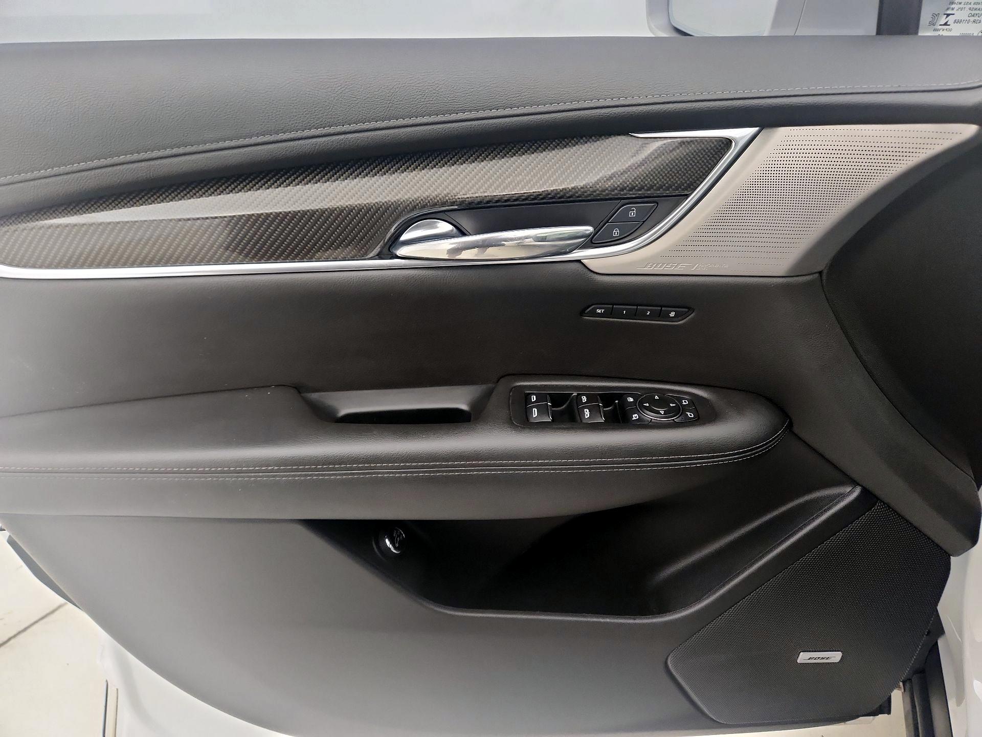 Thumbnail: 2020 Cadillac XT6 - 12