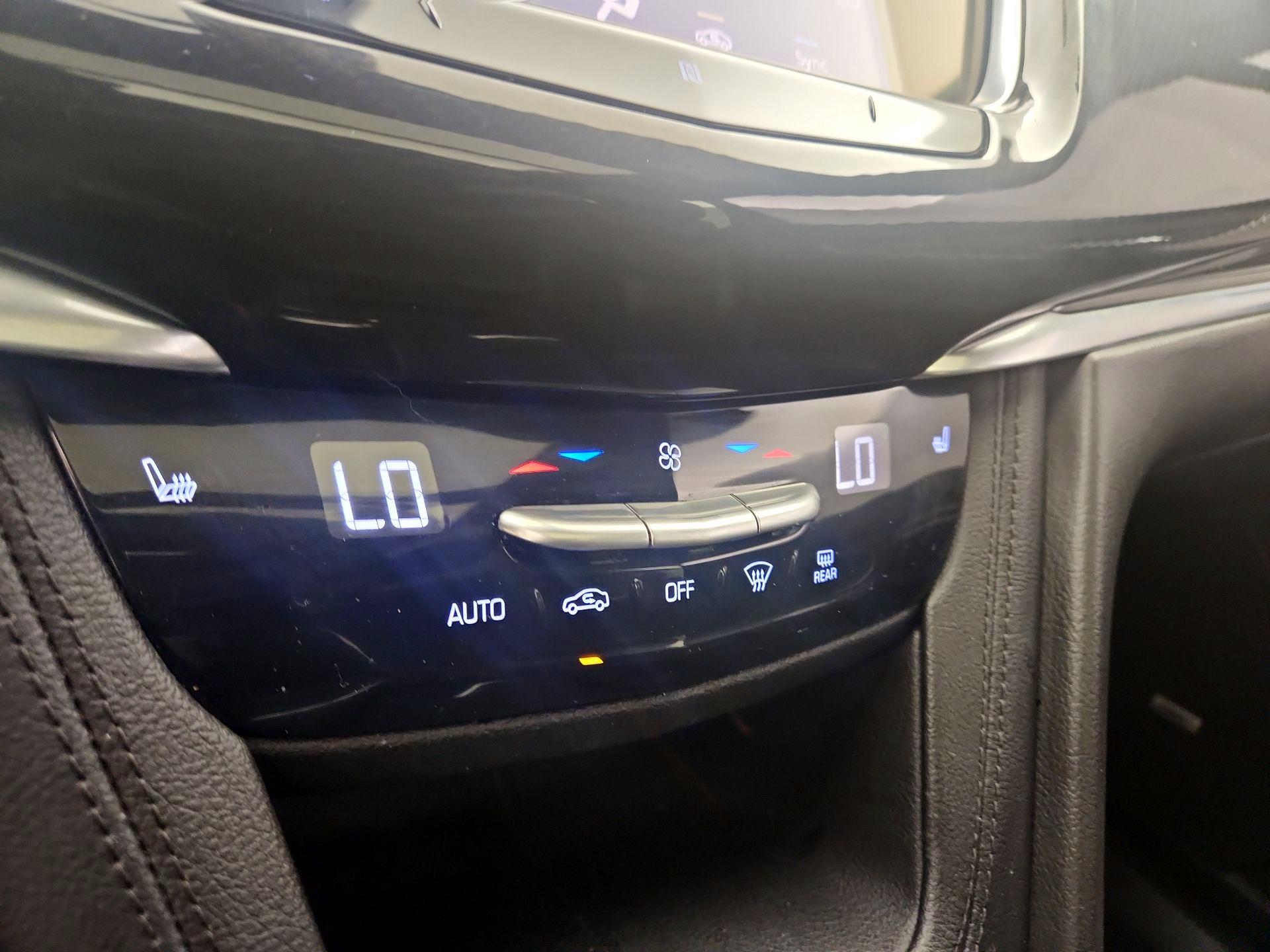 Thumbnail: 2020 Cadillac XT6 - 16