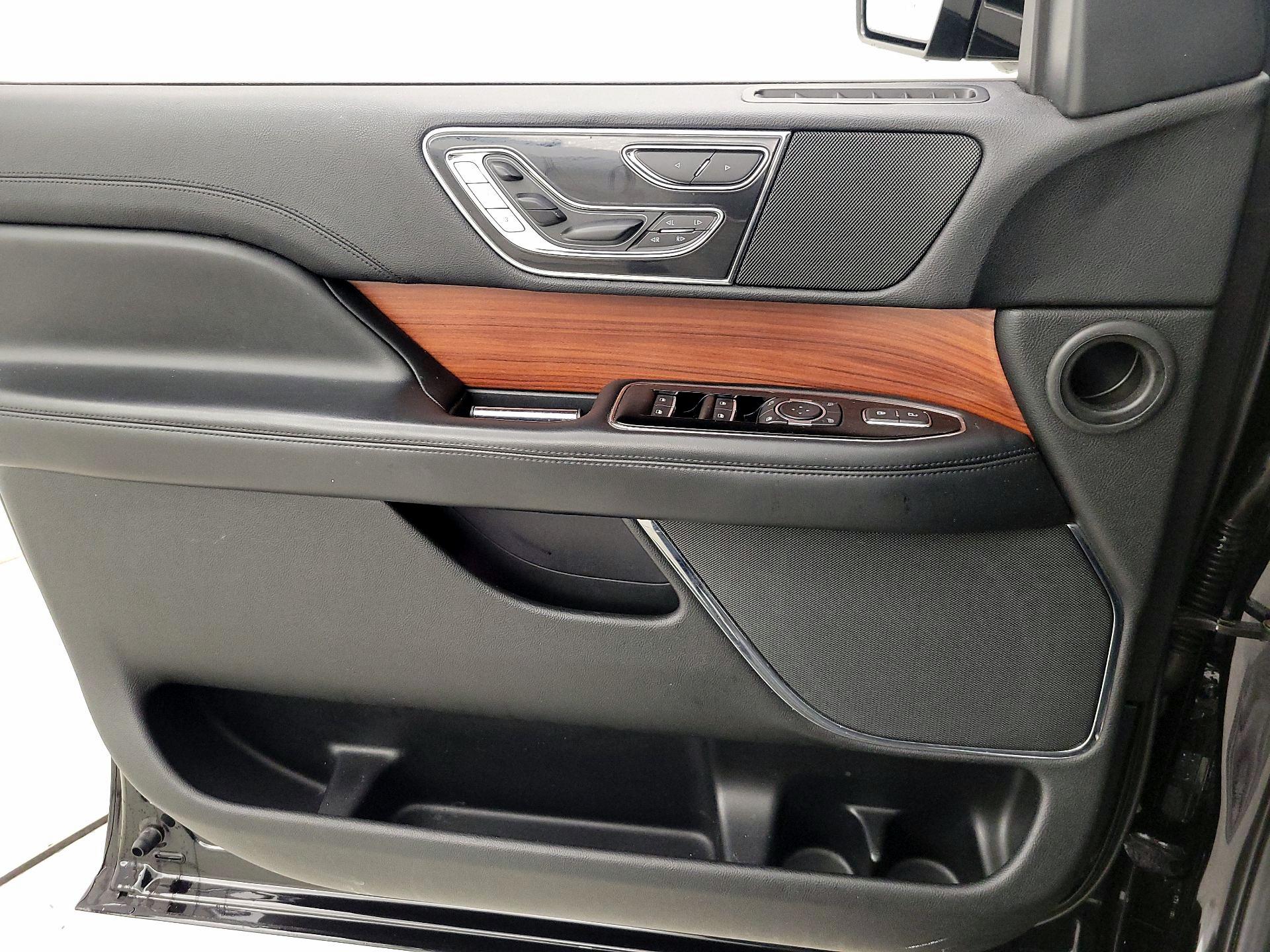 Thumbnail: 2019 Lincoln Navigator - 12