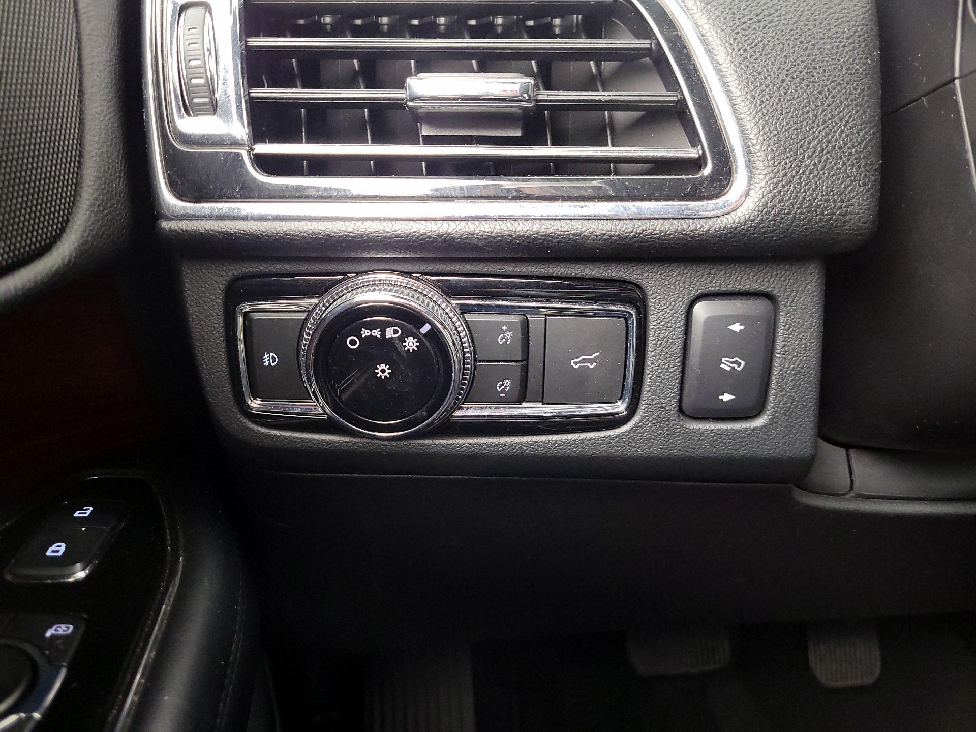 Thumbnail: 2019 Lincoln Navigator - 13