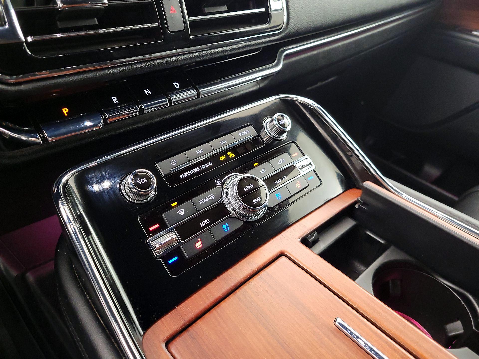 Thumbnail: 2019 Lincoln Navigator - 17