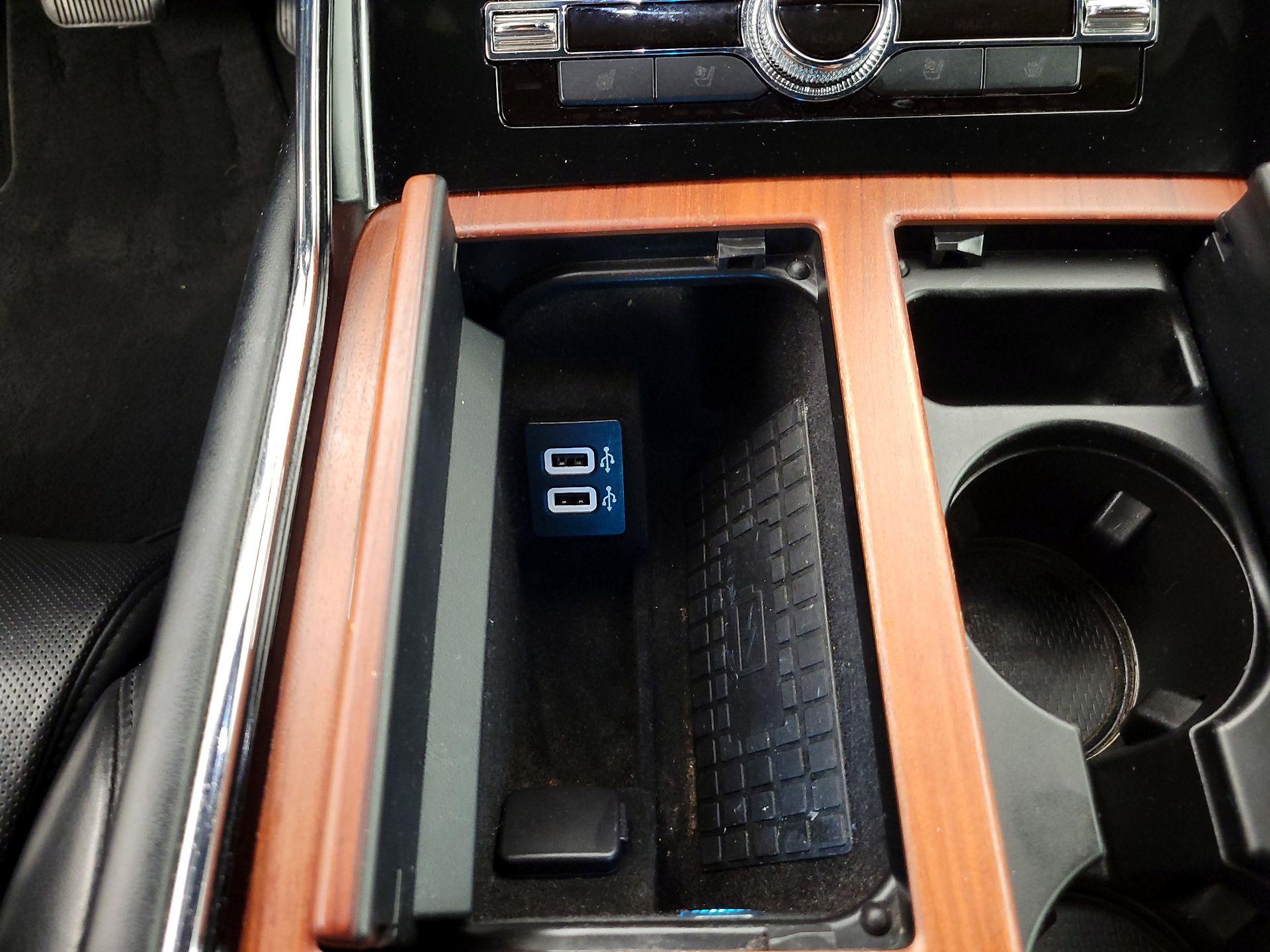 Thumbnail: 2019 Lincoln Navigator - 19